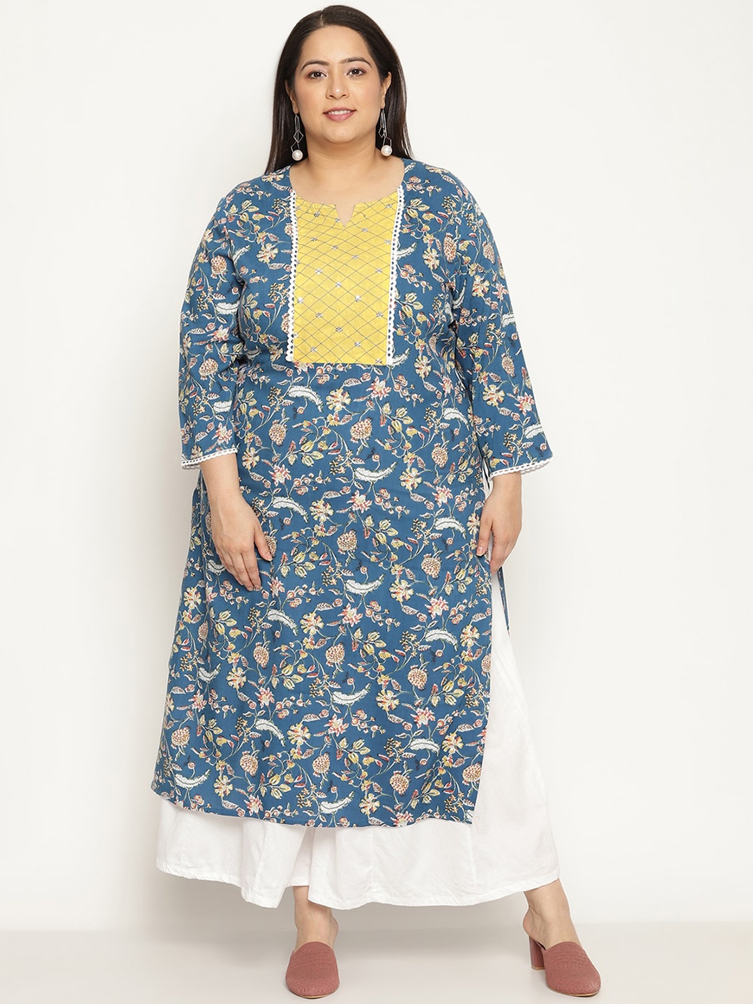 

Sringam Women Blue Floral Printed Flared Sleeves Kurta