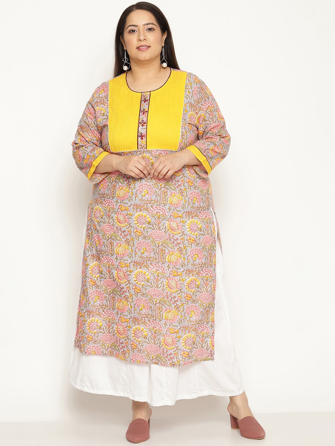 

Sringam Women Multicoloured Floral Embroidered Kurta, Multi