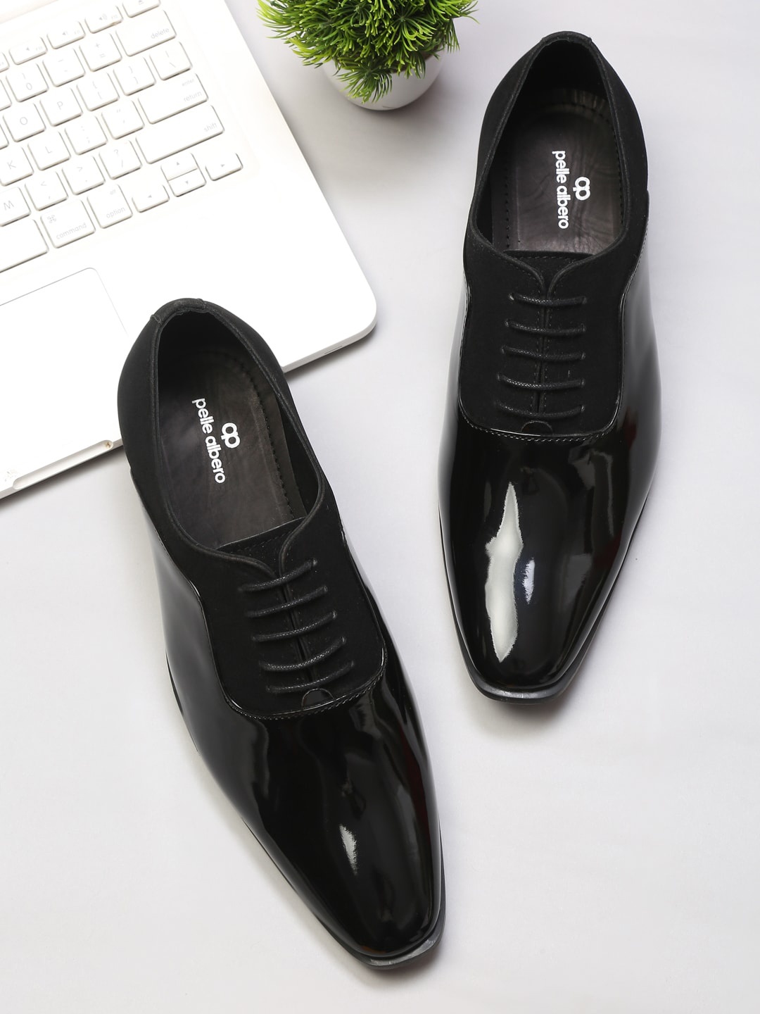

pelle albero Men Black Solid Leather Formal Derbys