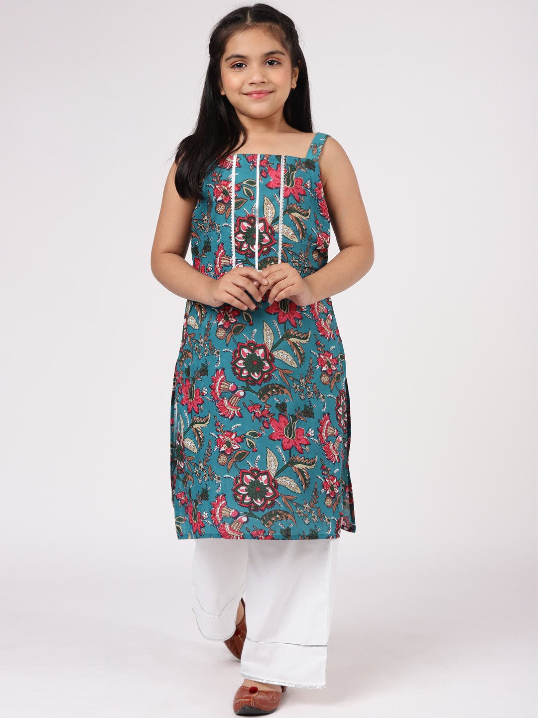 

Libas KIDS Girls Blue Floral Printed Gotta Patti Pure Cotton Kurta with Palazzos