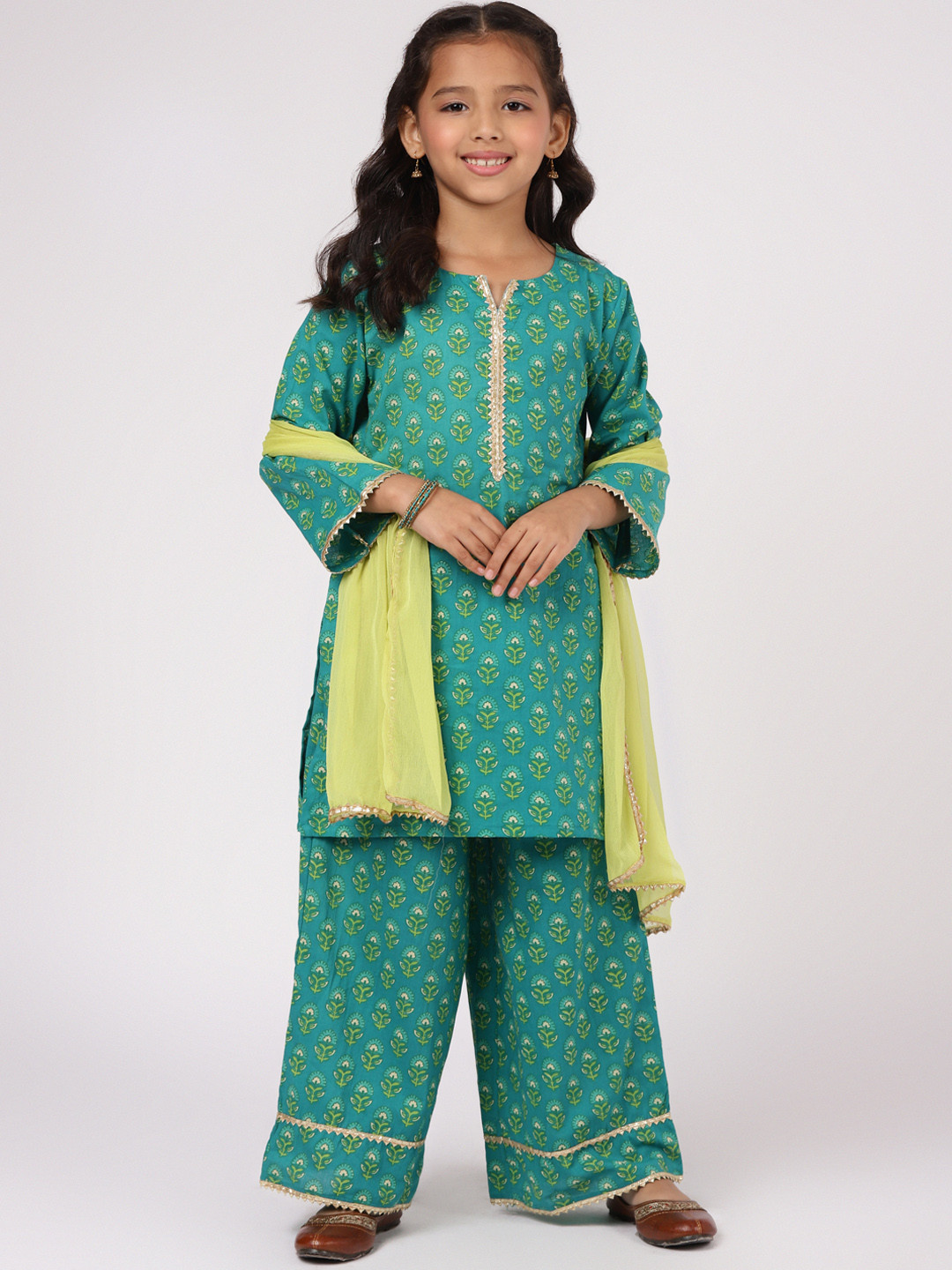 

Libas KIDS Girls Green Floral Printed Gotta Patti Pure Cotton Kurta with Palazzos & With Dupatta