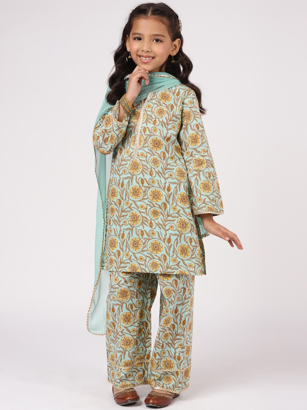 

Libas KIDS Girls Blue Floral Printed Gotta Patti Pure Cotton Kurti with Sharara & With Dupatta