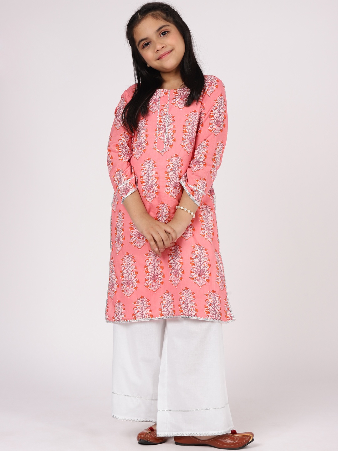 

Libas KIDS Girls Pink Floral Printed Gotta Patti Pure Cotton Kurta with Palazzos