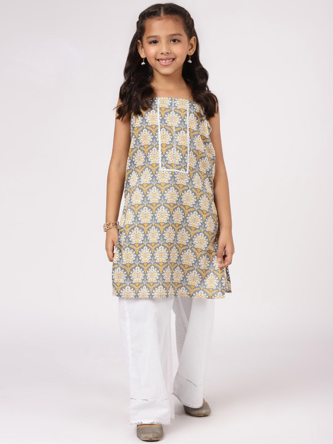 

Libas KIDS Girls Grey Floral Printed Gotta Patti Pure Cotton Kurta with Palazzos