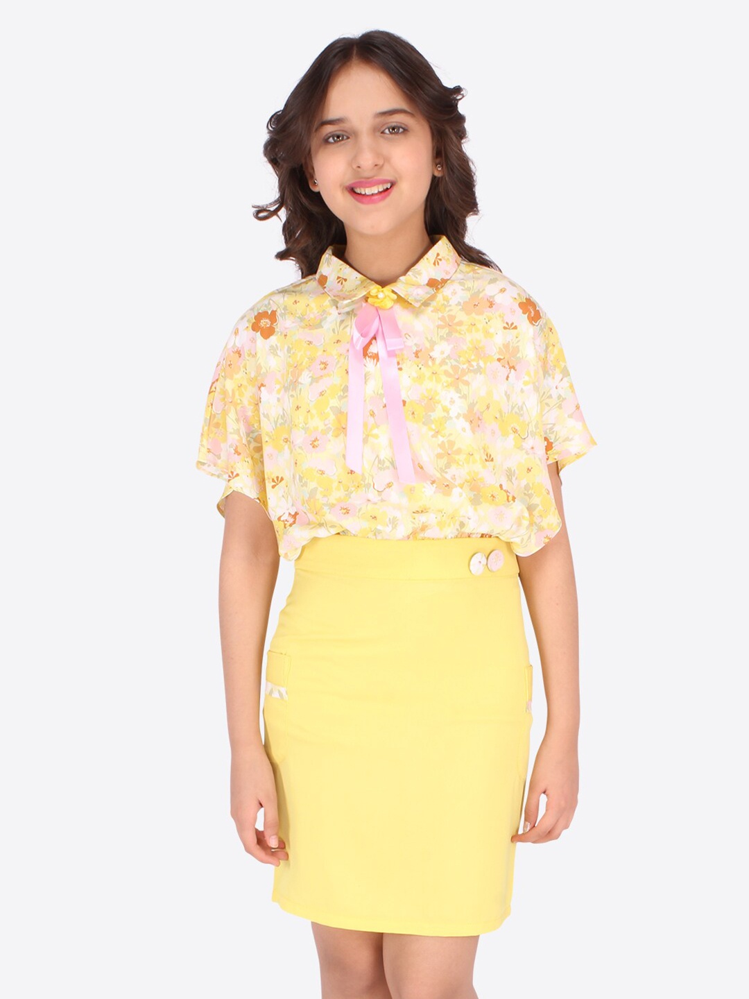 

CUTECUMBER Yellow Floral Applique Georgette Blouson Dress