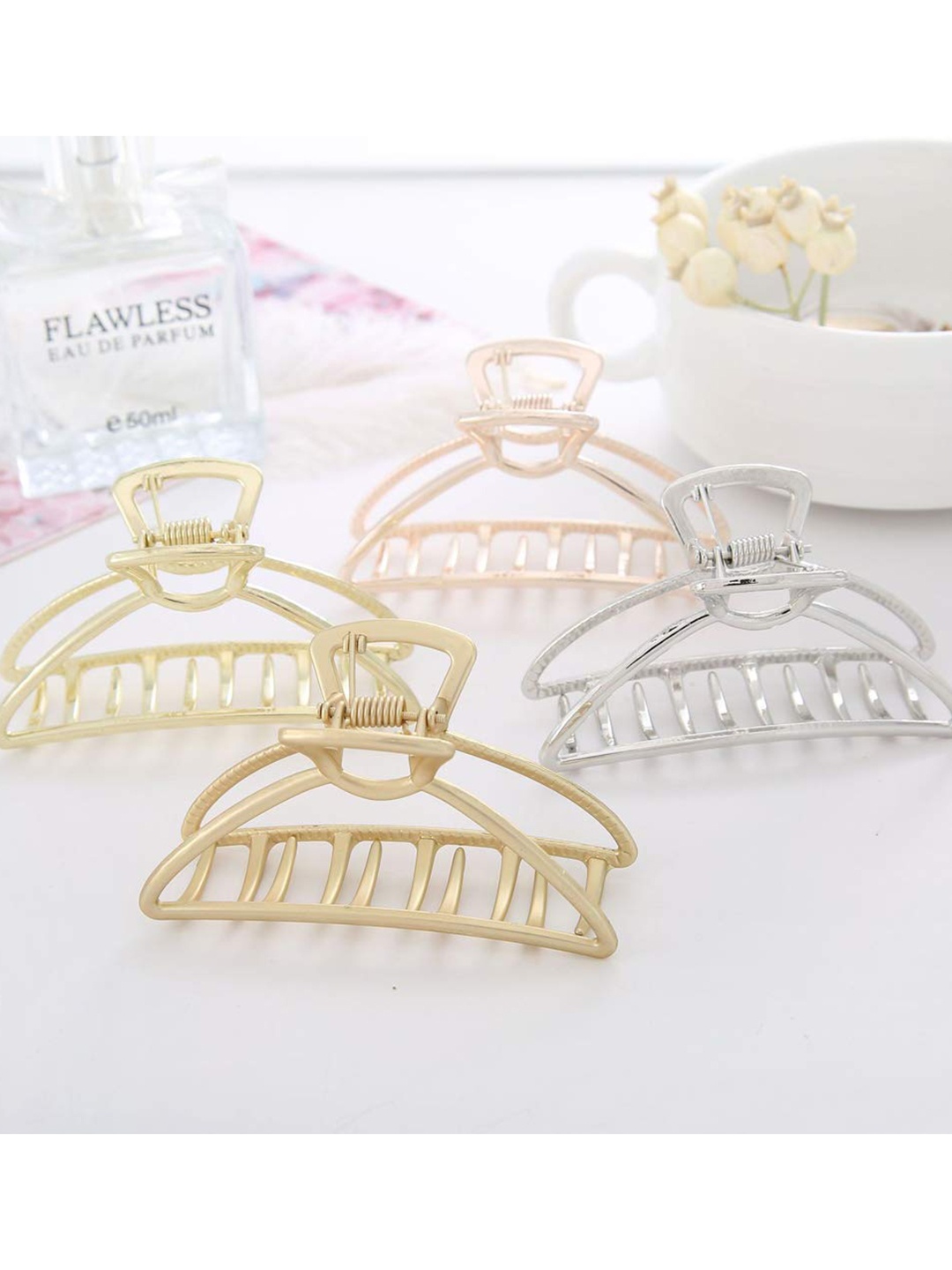 

VAGHBHATT Women Gold-Toned Set of 3 Claw Clip