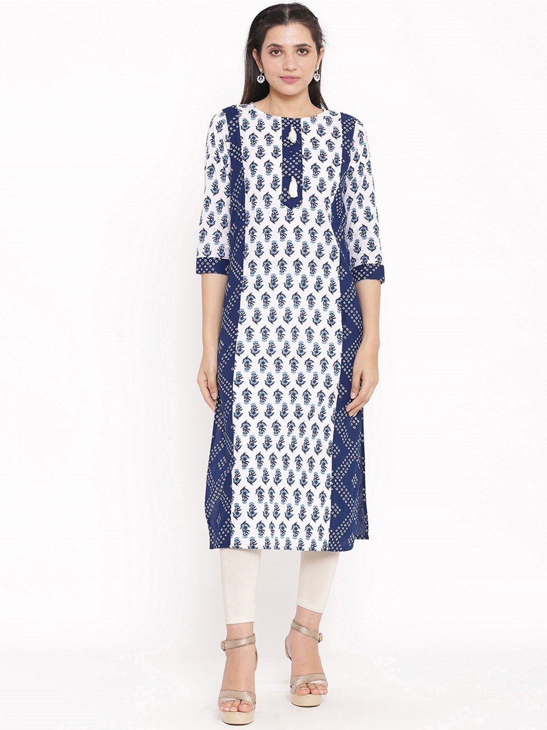 

Saart Bunaai Women Blue Floral Printed Mirror Work Kurta