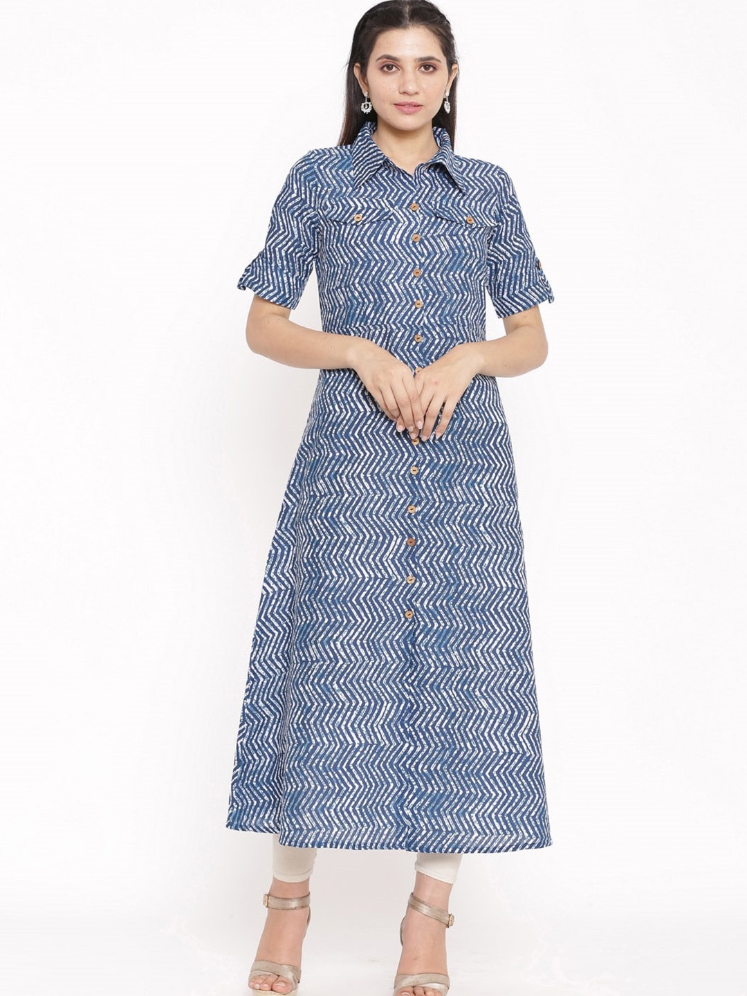 

Saart Bunaai Women Blue Geometric Printed Thread Work Anarkali Kurta