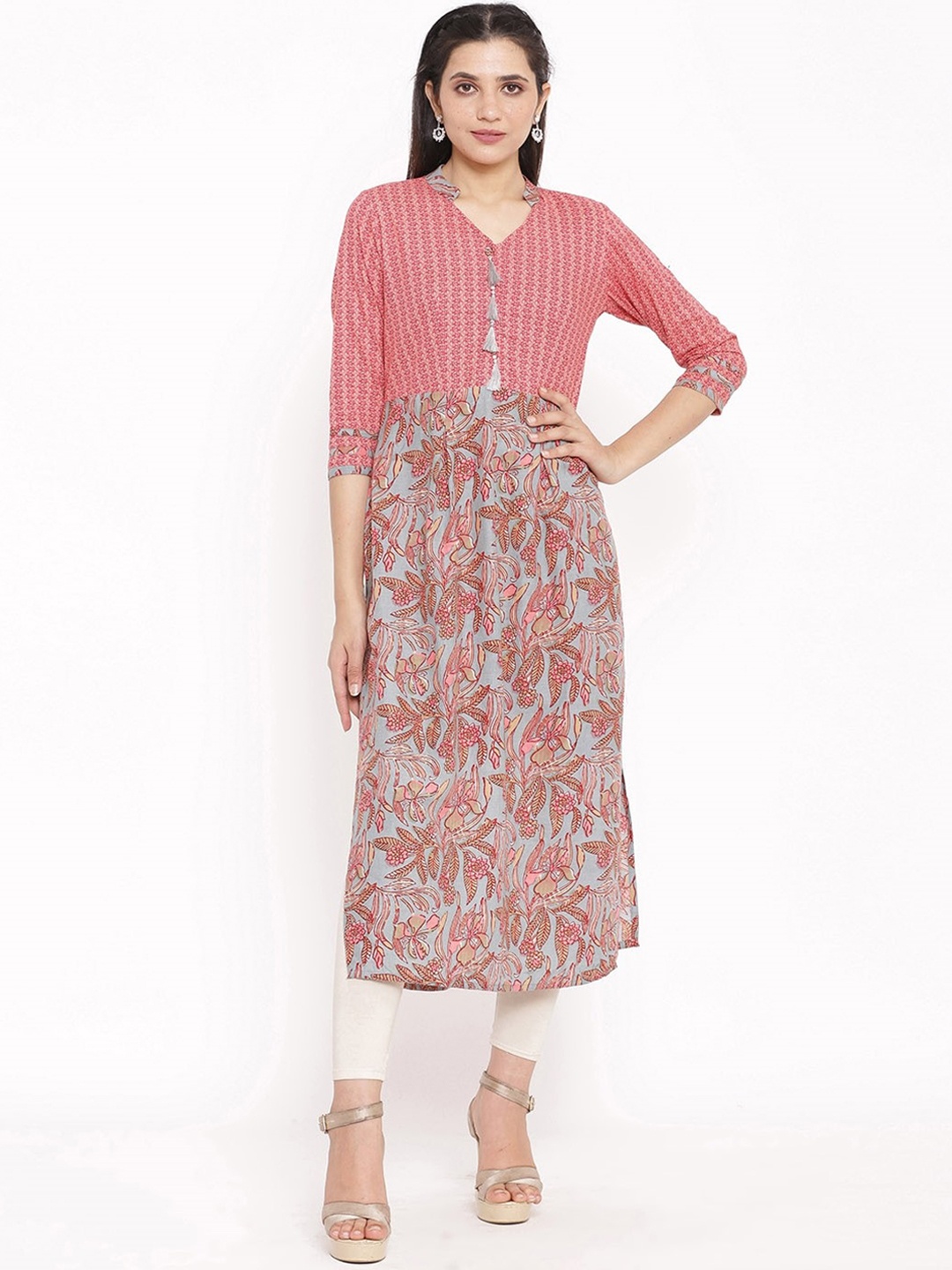

Saart Bunaai Women Grey Printed Thread Work Kurta