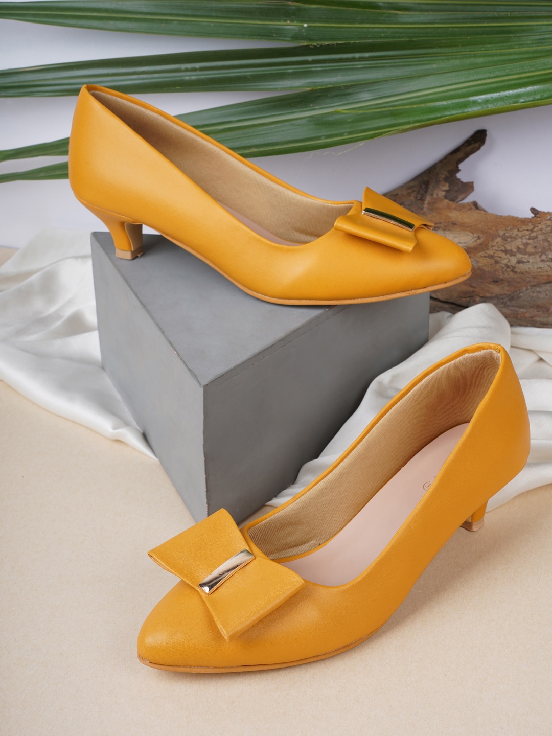 

HEELSNFEELS Yellow Party Kitten Pumps with Bows