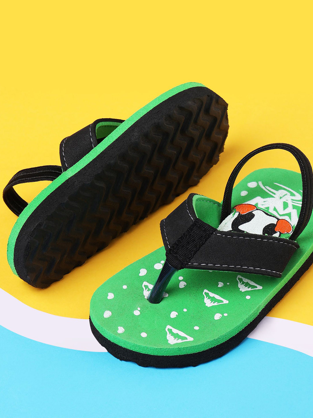 

CHiU Unisex Kids Green Printed Trekking Shoes