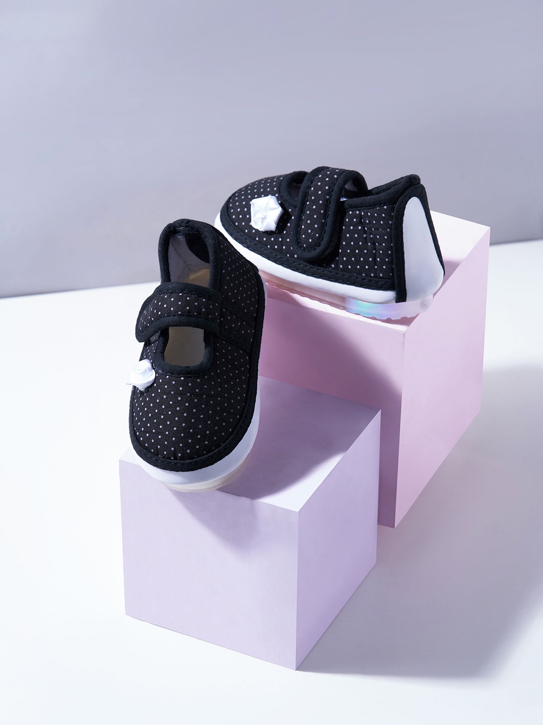 

CHiU Unisex Kids Black Woven Design Slip-On Sneakers