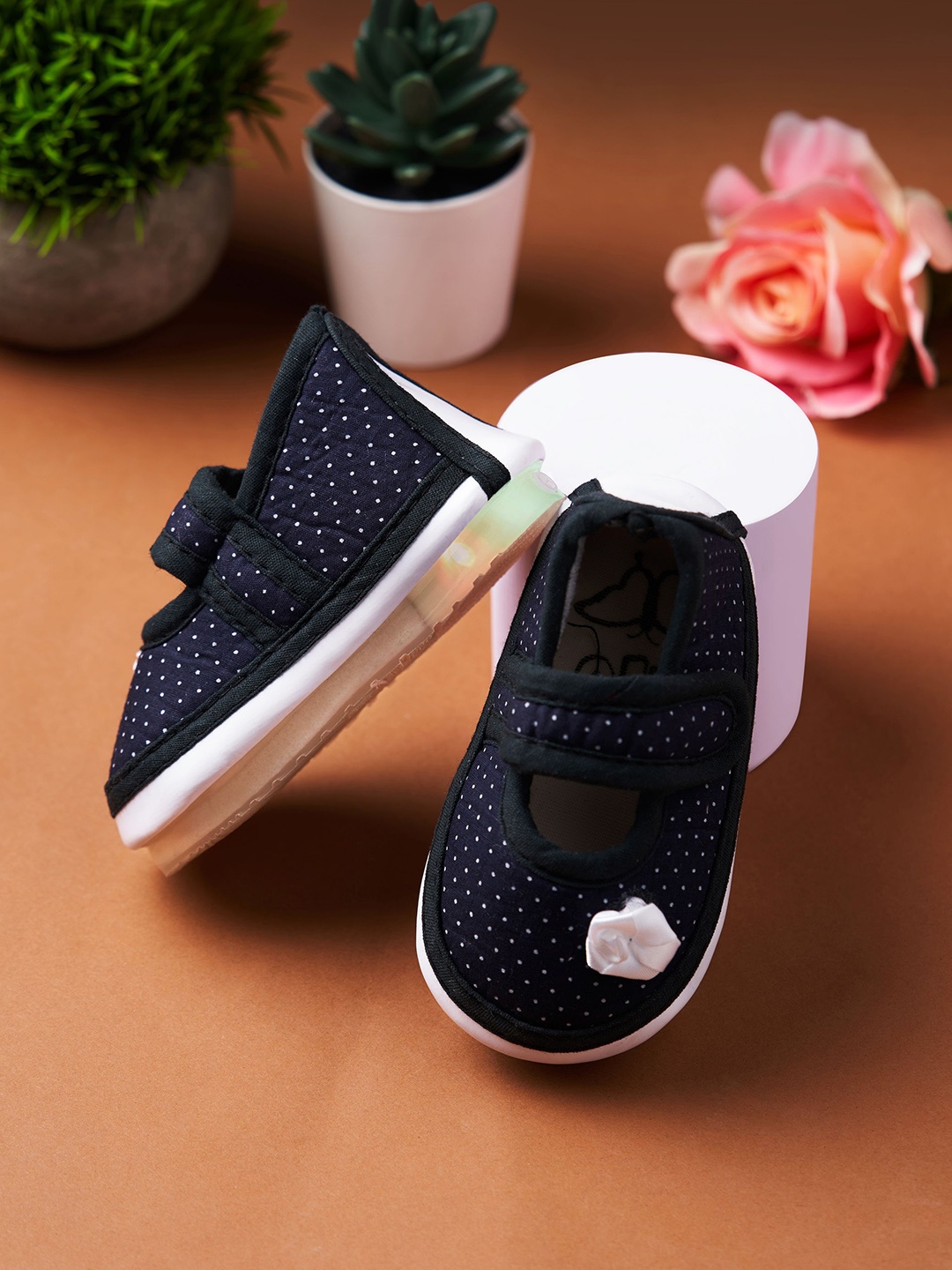 

CHiU Unisex Kids Navy Blue Woven Design Sneakers