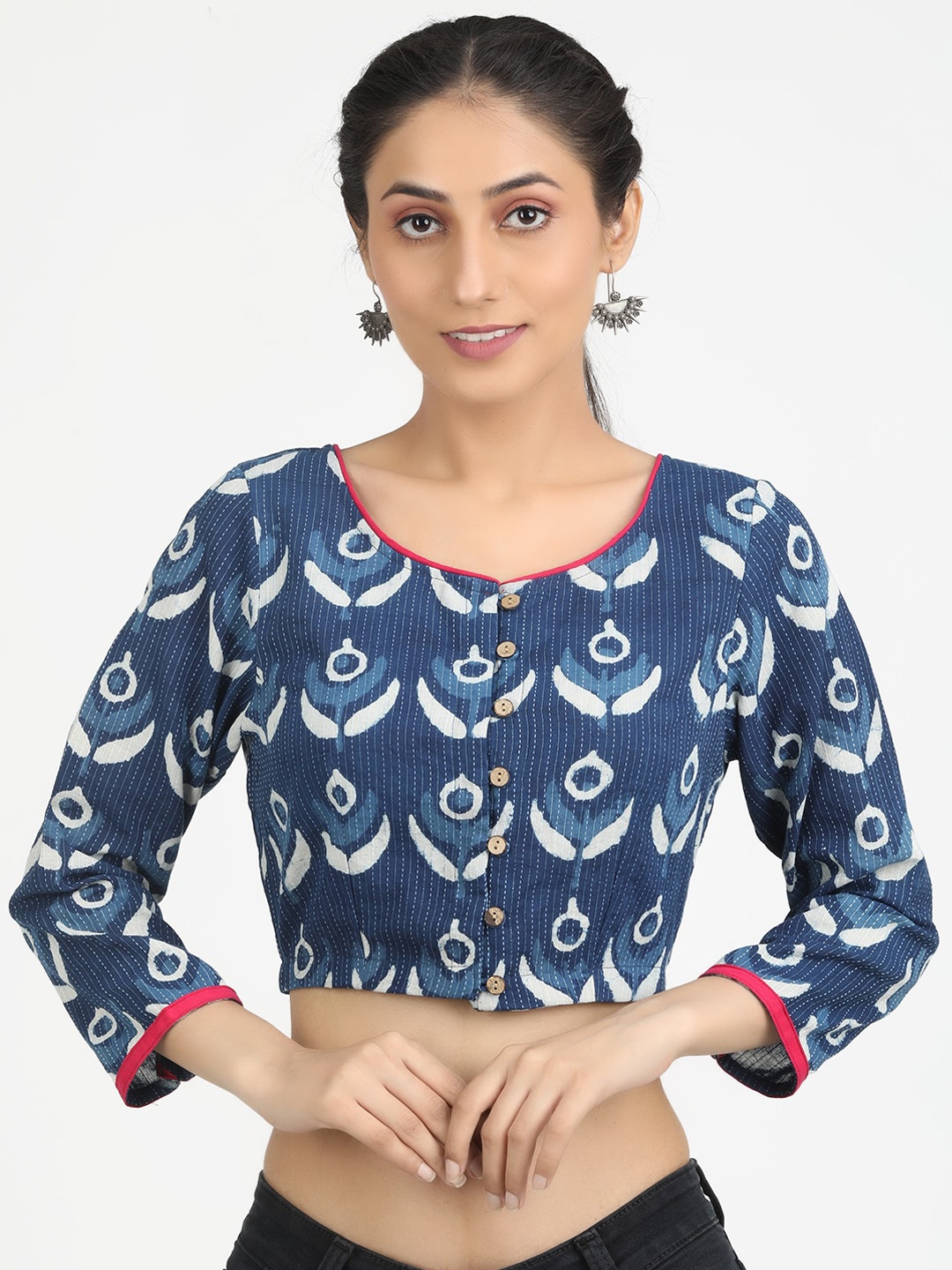 

Llajja Women Blue & White Printed Pure Cotton Saree Blouse