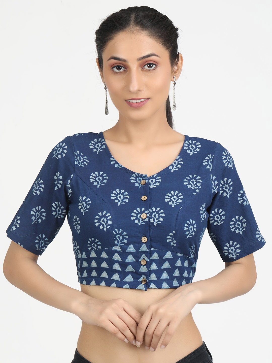 

Llajja Women Blue Printed Pure Cotton Saree Blouse