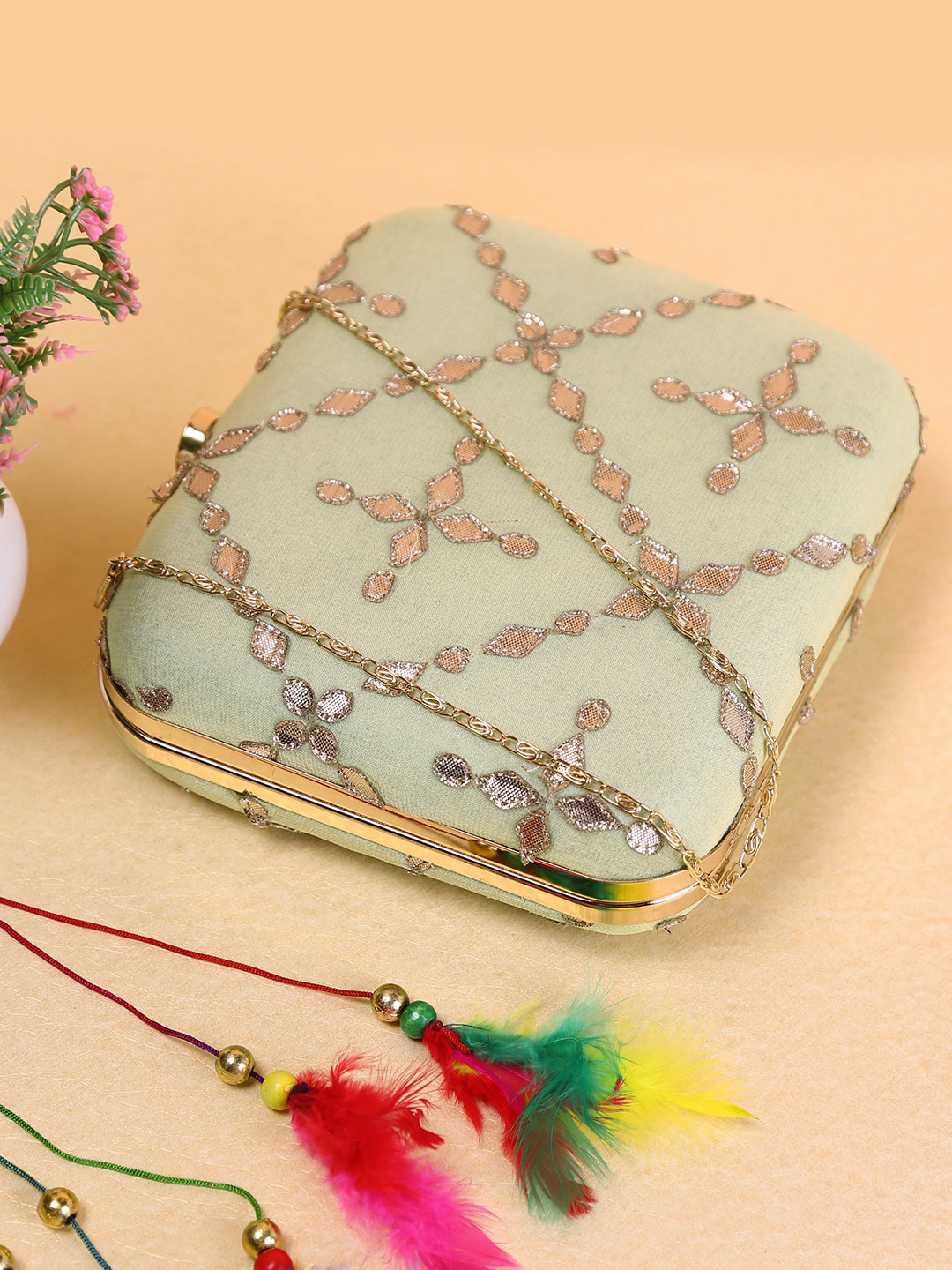 

TRINK Women Cream Clutches