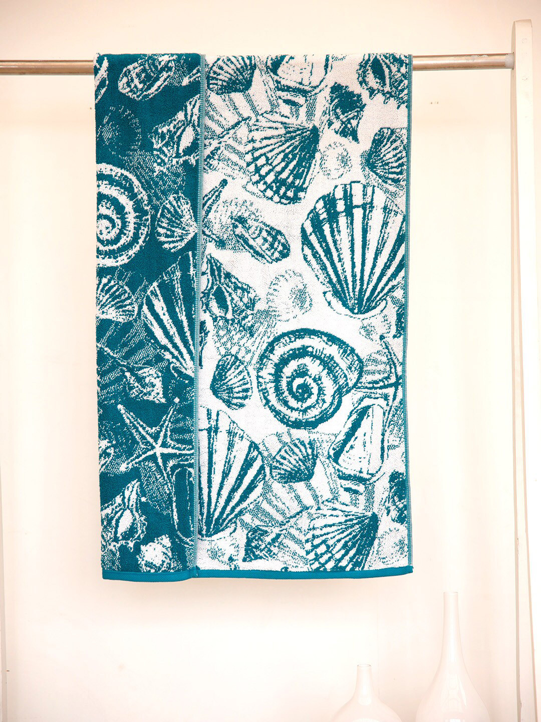 

Ariana Blue Printed 600 GSM Reversible Cotton Bath Towels