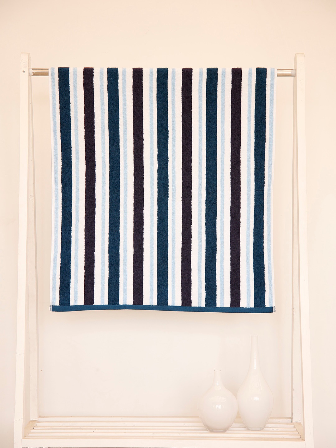 

Ariana Navy Blue Striped Cotton 600 GSM Bath Towels