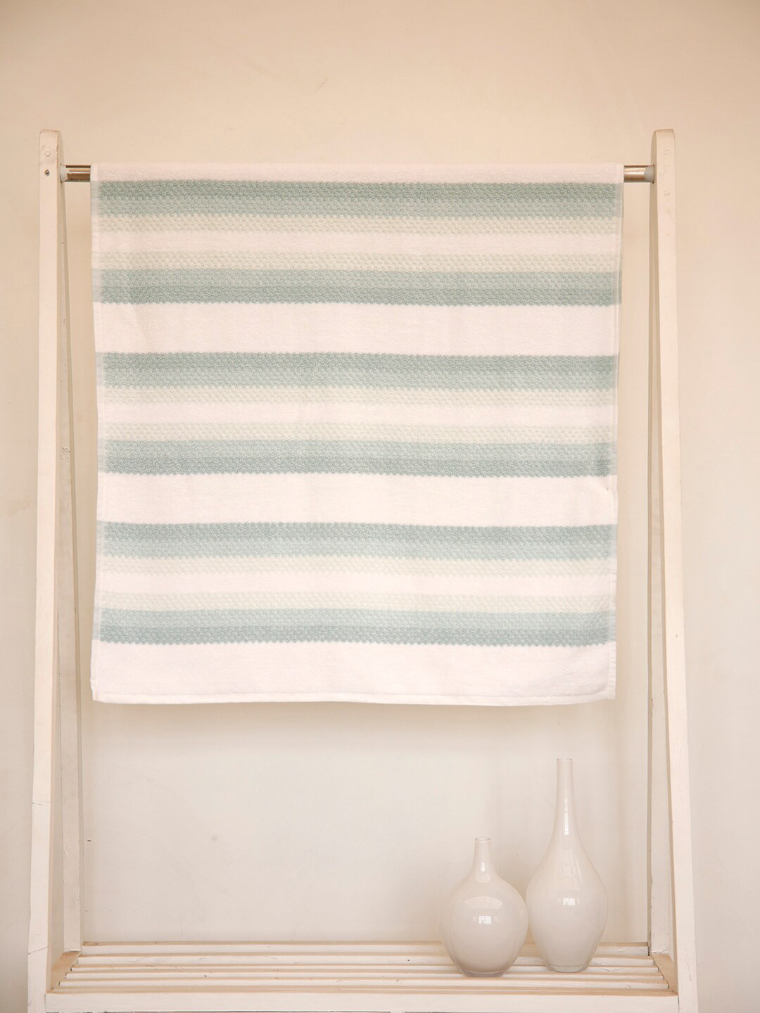 

Ariana Blue Reversible 670 GSM Bath Towel