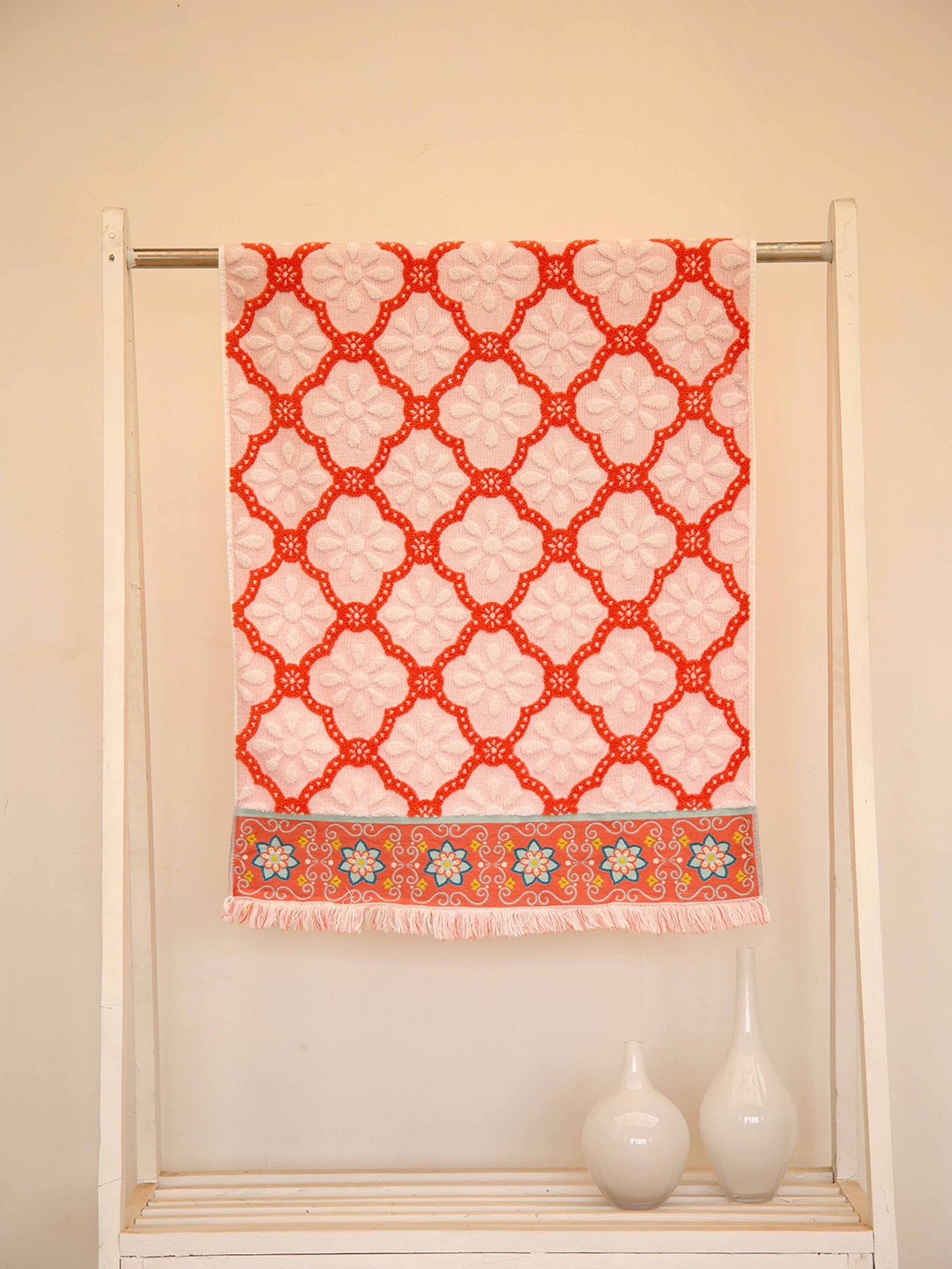 

Ariana Peach & Red Printed Cotton 670 GSM Bath Towels