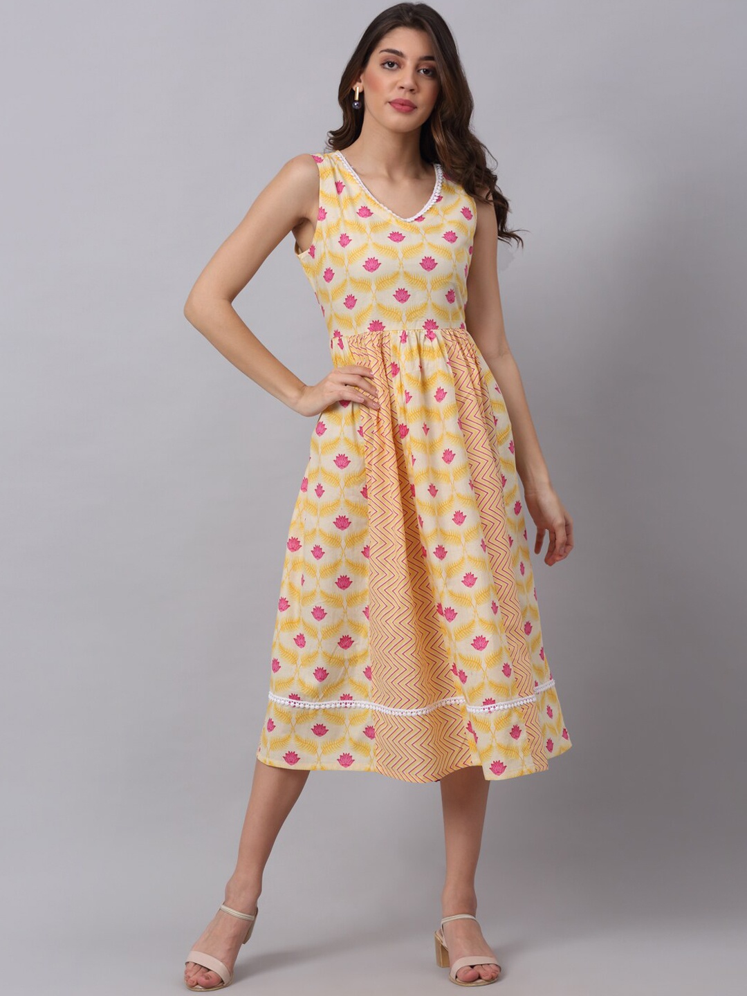

KALINI Women Yellow Floral Printed Pastels Kurta