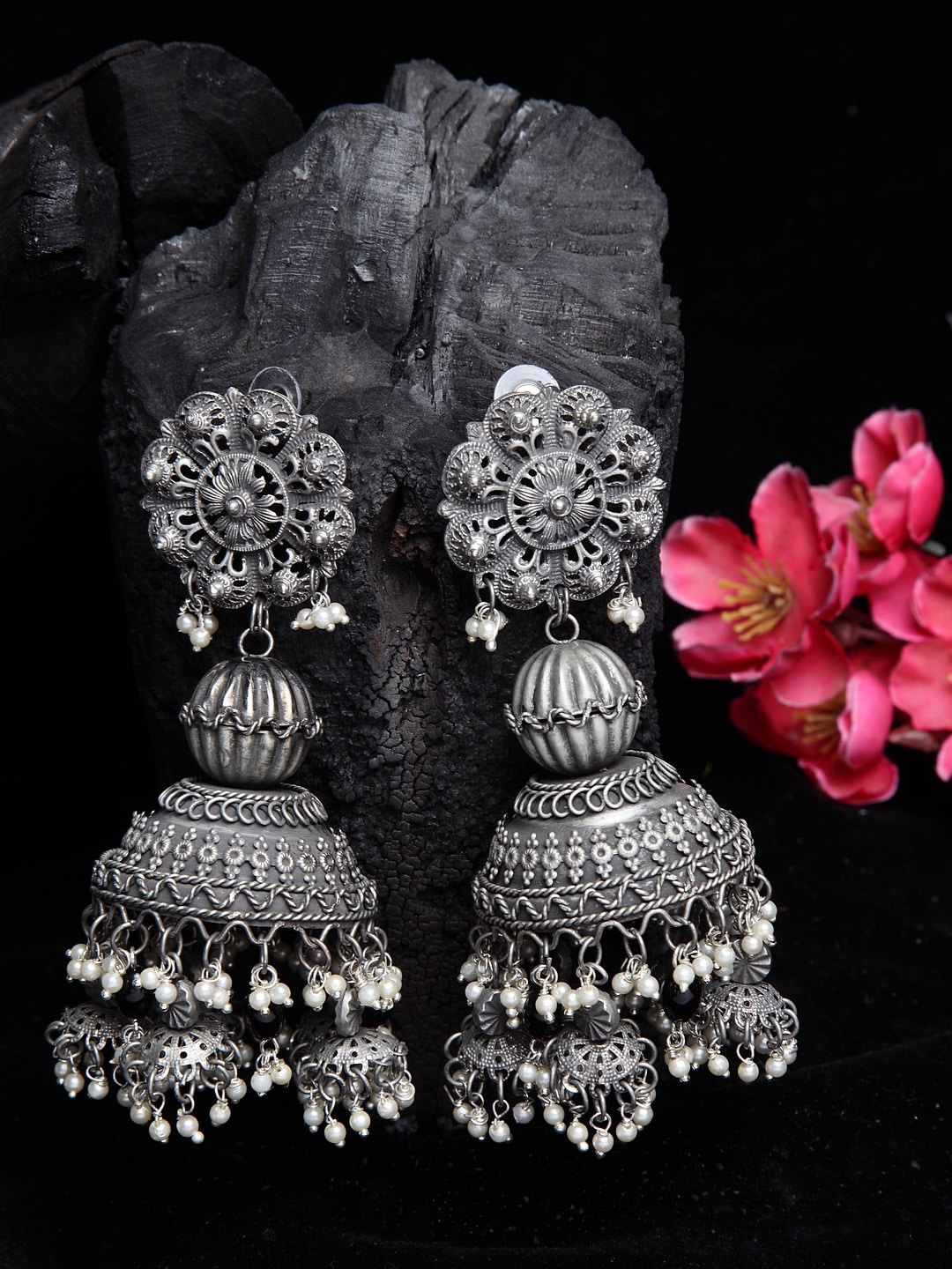 

Moedbuille Gunmetal-Toned Dome Shaped Jhumkas Earrings, Metallic