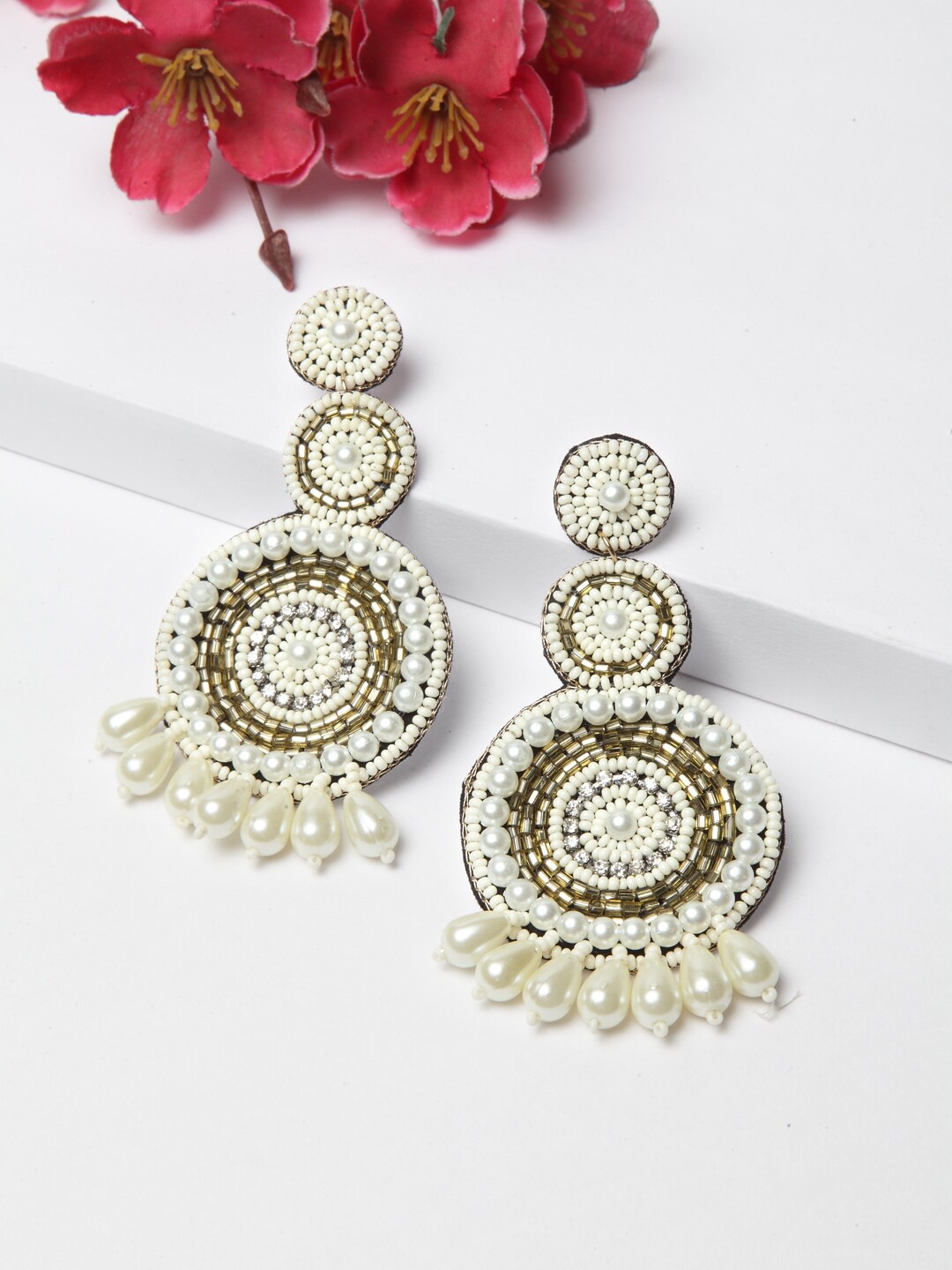 

Moedbuille Off White Contemporary Drop Earrings