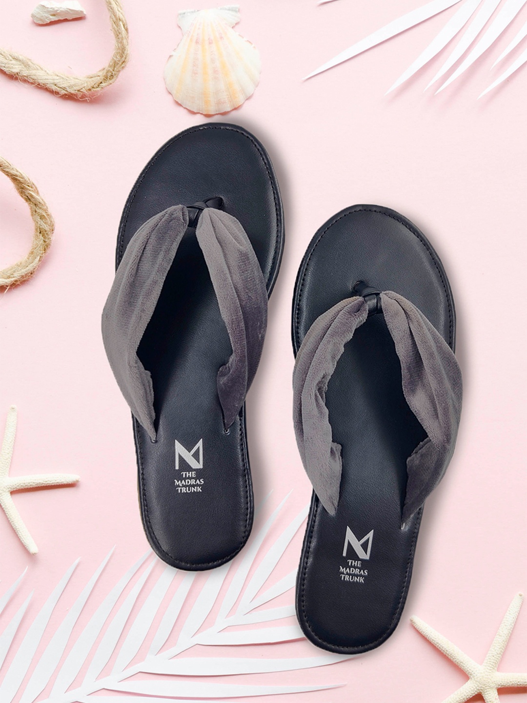 

THE MADRAS TRUNK Women Black Printed Open Toe Flats