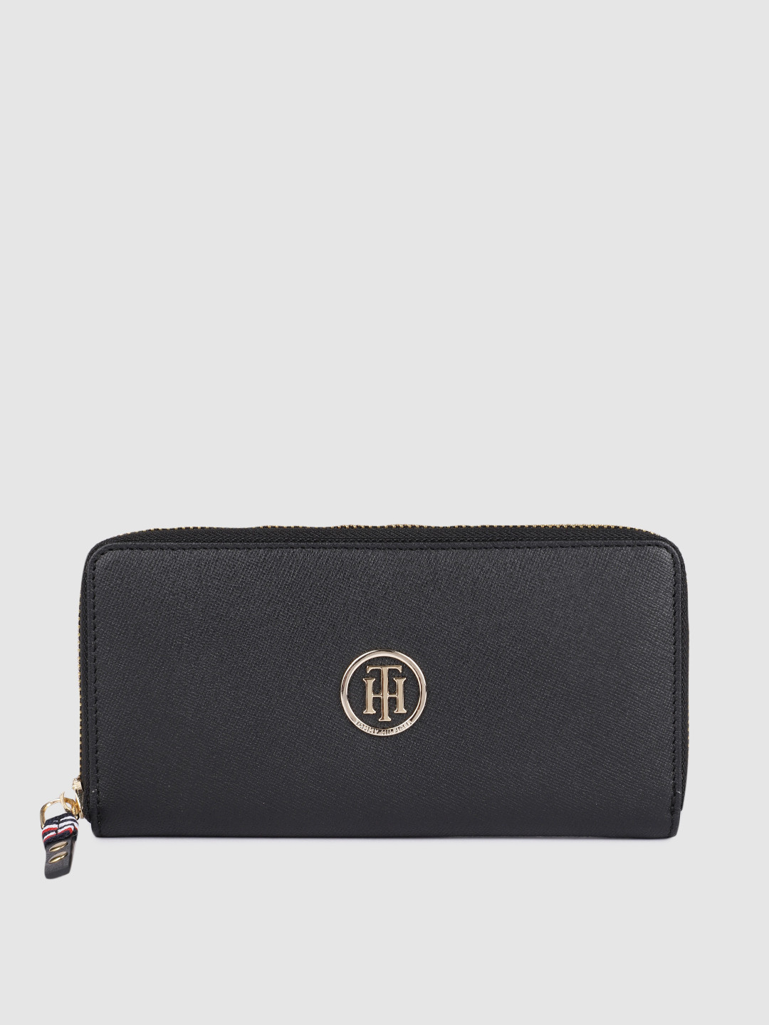

Tommy Hilfiger Women Black Leather Zip Around Wallet