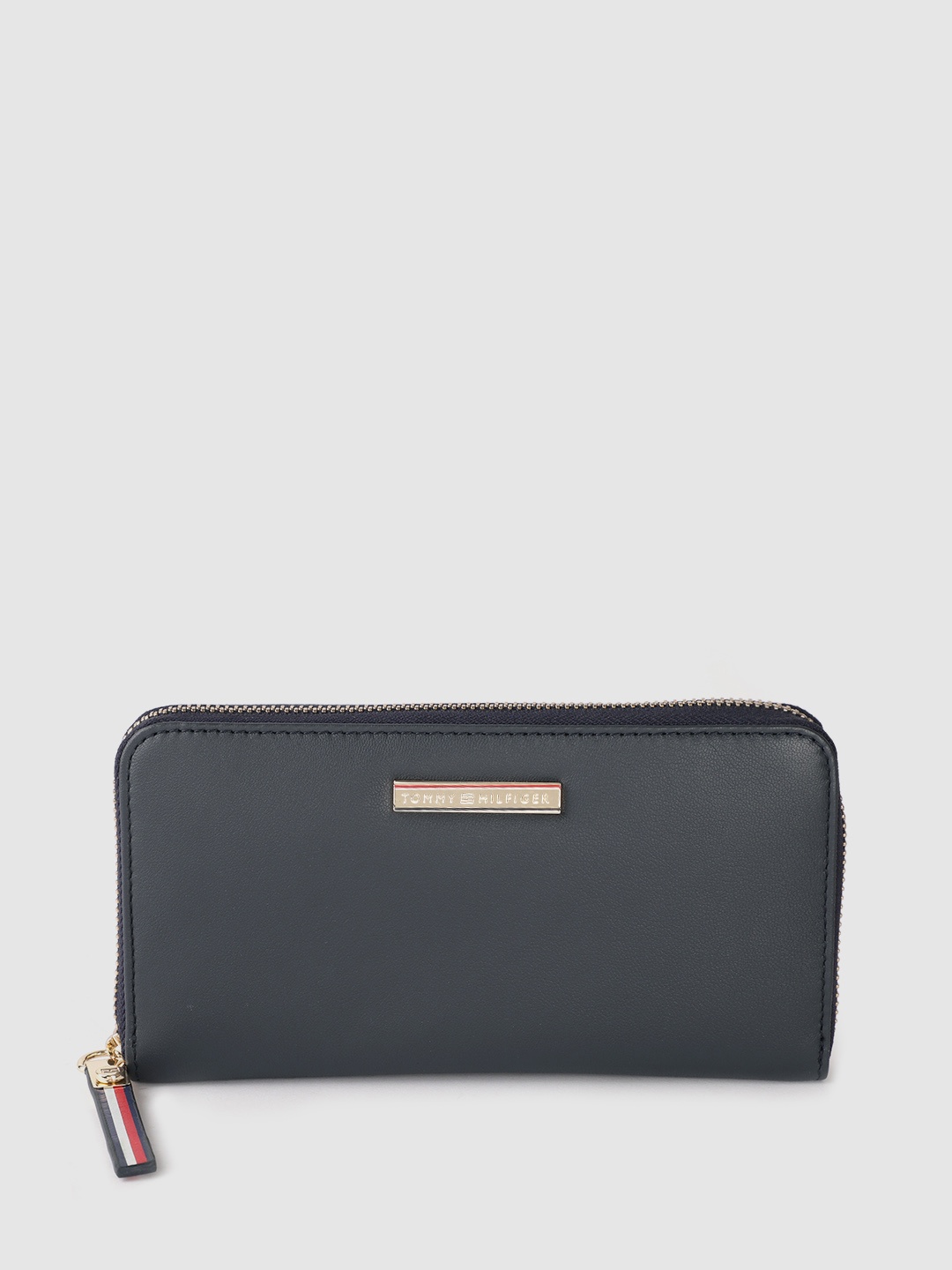 

Tommy Hilfiger Women Navy Blue Leather Zip Around Wallet