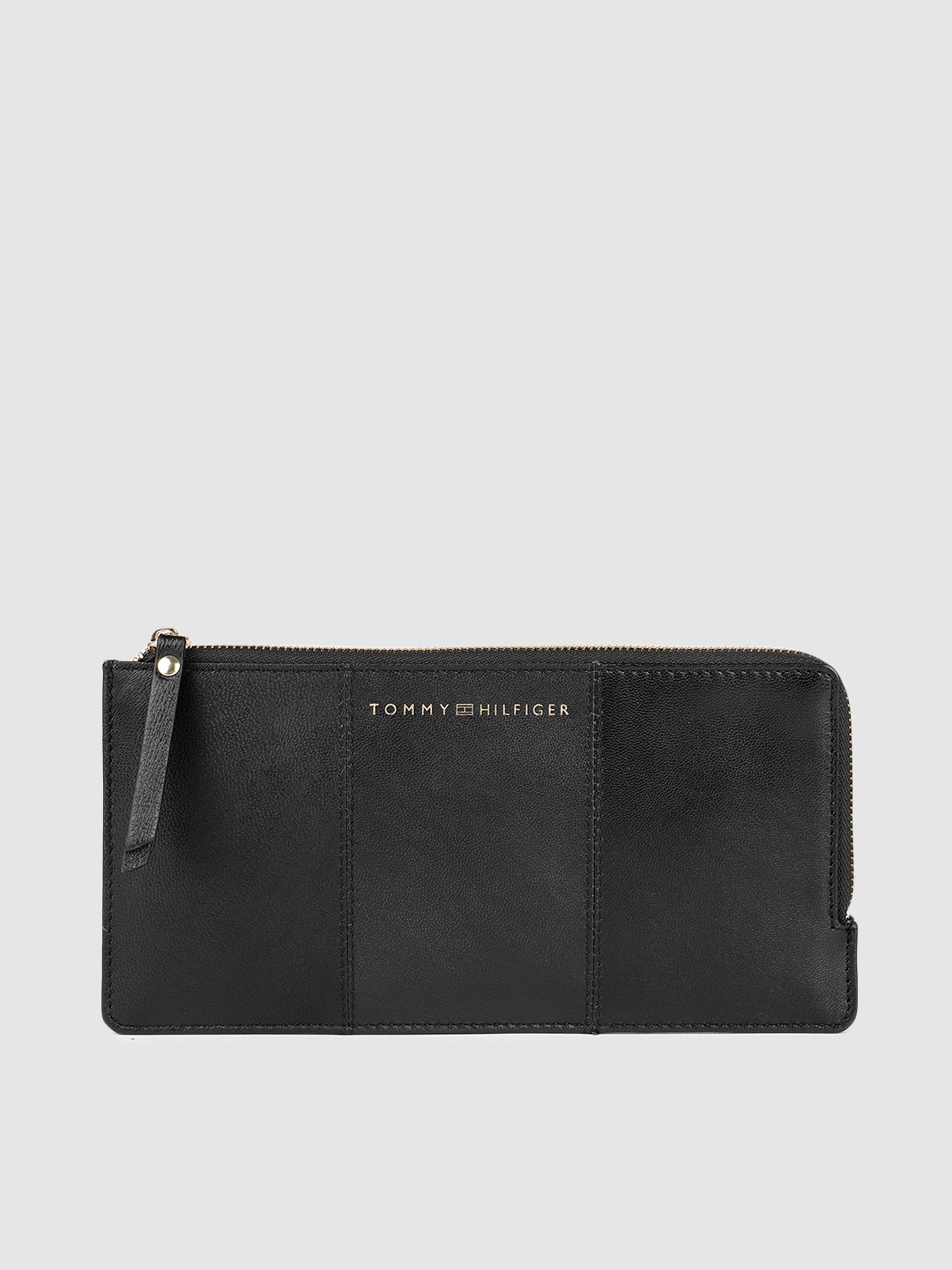 

Tommy Hilfiger Women Black Leather Zip Around Wallet