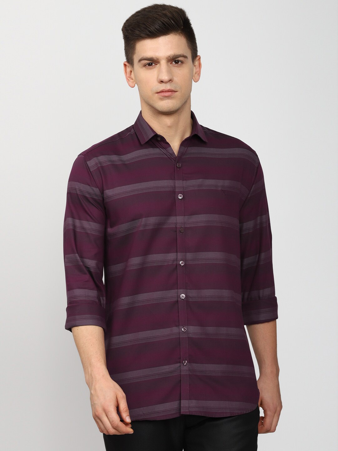 

V Dot Men Purple Slim Fit Horizontal Stripes Striped Casual Shirt