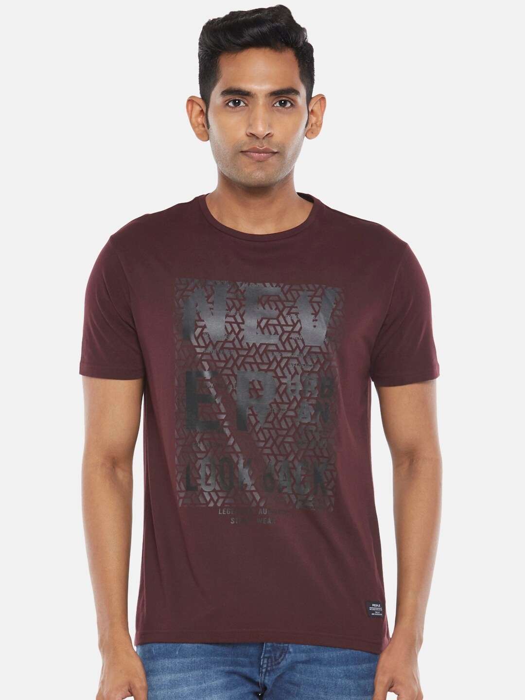 

People Men Maroon Typography Printed Raw Edge T-shirt