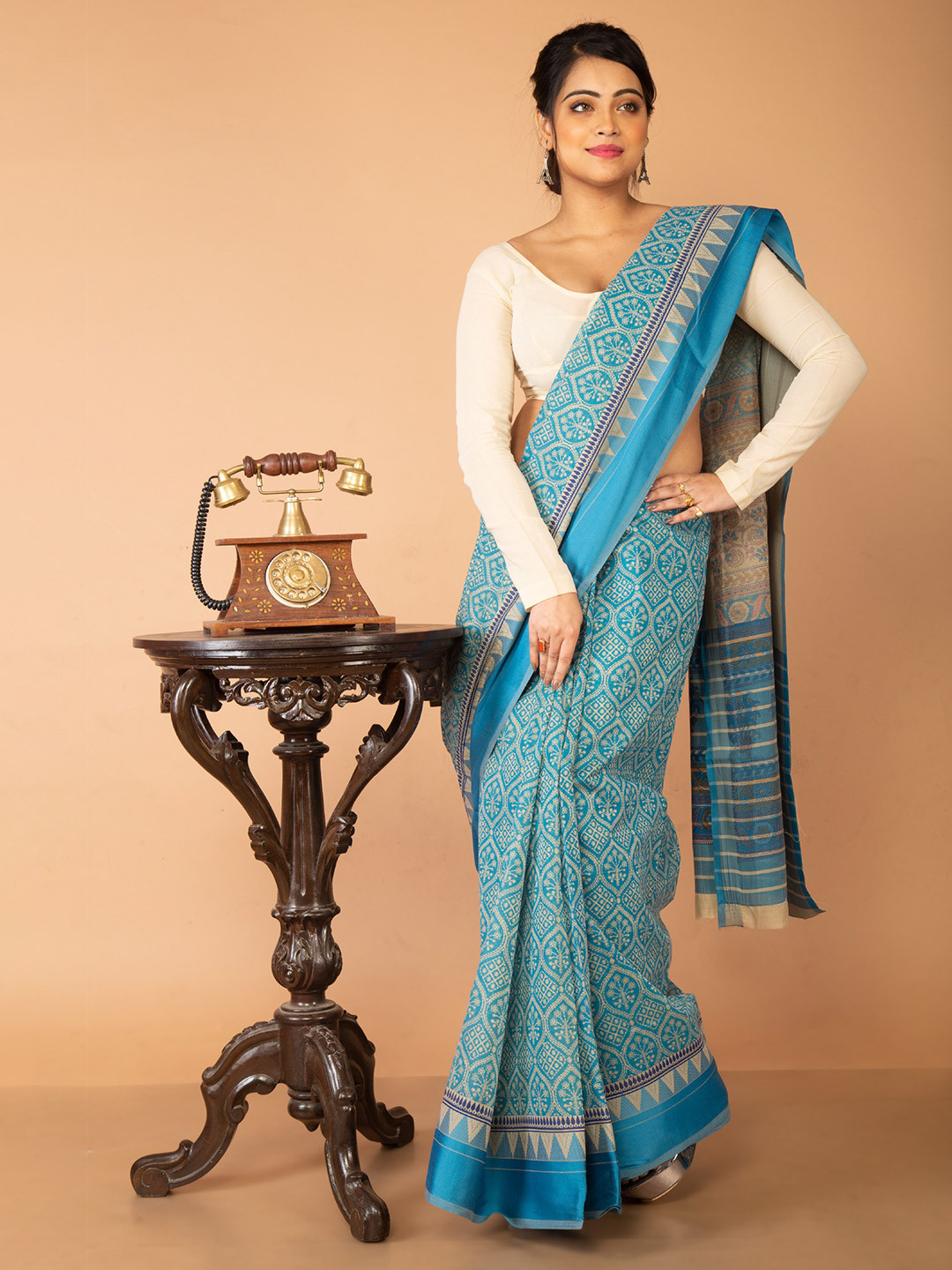 

Unnati Silks Blue & Green Ethnic Motifs Silk Cotton Chanderi Saree
