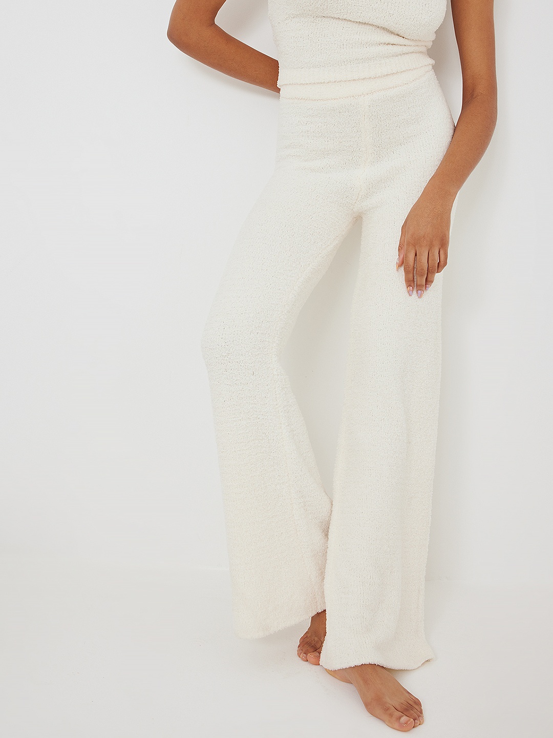 

NA-KD Women Off White Loose Fit Trousers