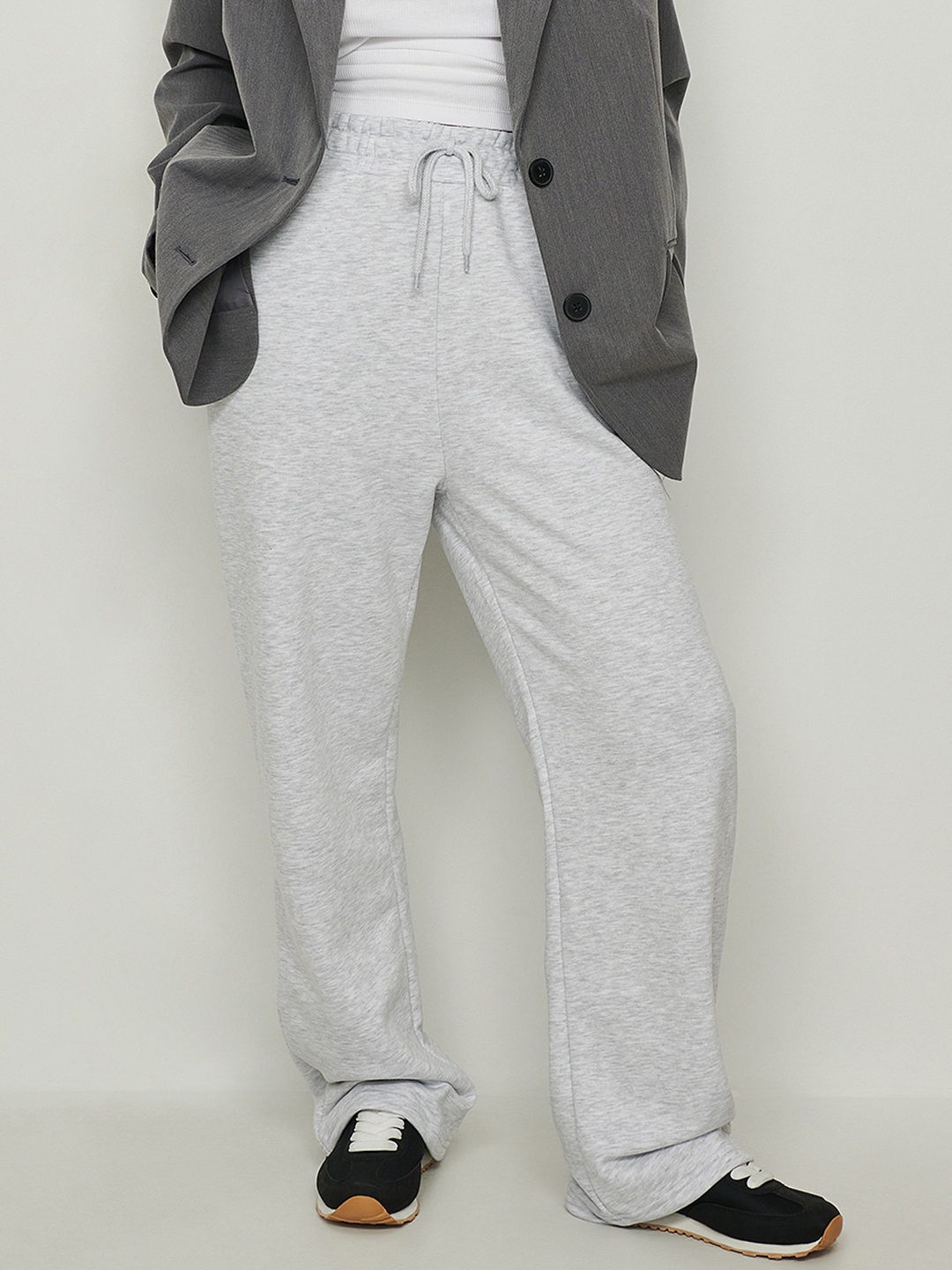 

NA-KD Women Grey Melange Solid Trousers