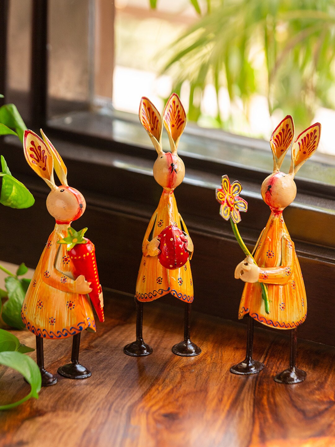 

ExclusiveLane Yellow & Red Handwoven Blabber Bird Mesh Showpieces