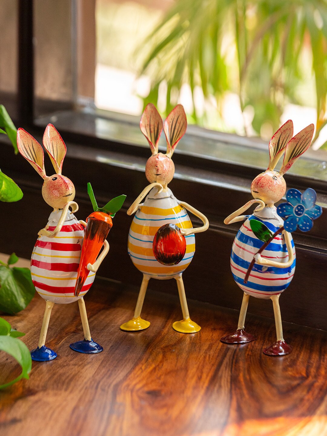 

ExclusiveLane Set Of 3 Blue & Red The Rabbit Trio Handpainted Garden Accessories