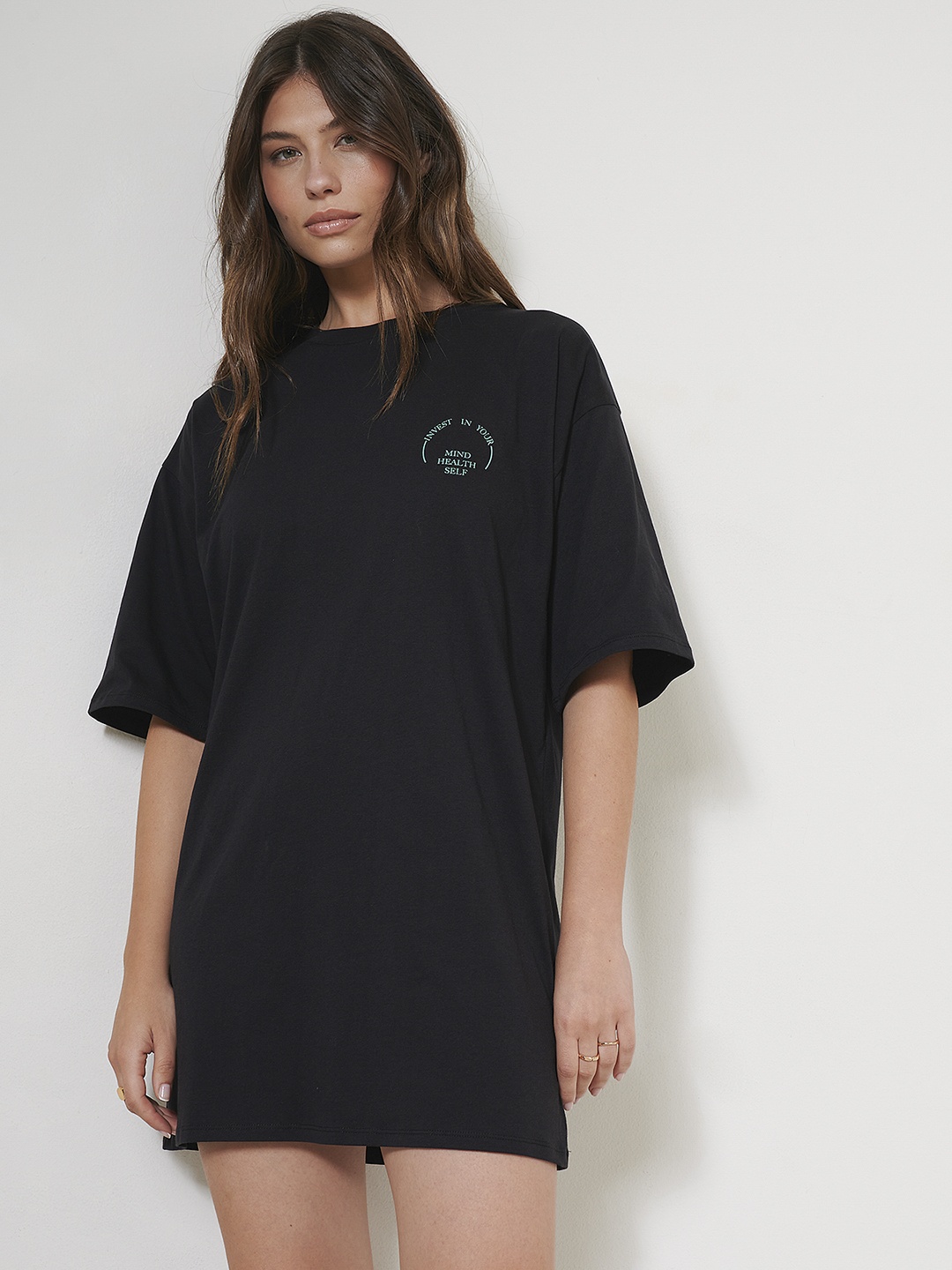 

NA-KD X CHARELLE SCHRIEK Black Solid Organic Cotton T-shirt Mini Dress