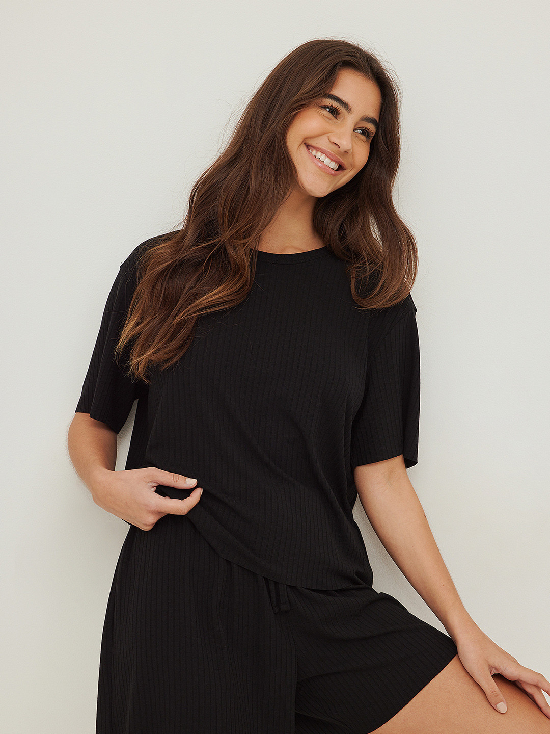 

NA-KD Women Black Solid Drop-Shoulder Sleeves T-shirt