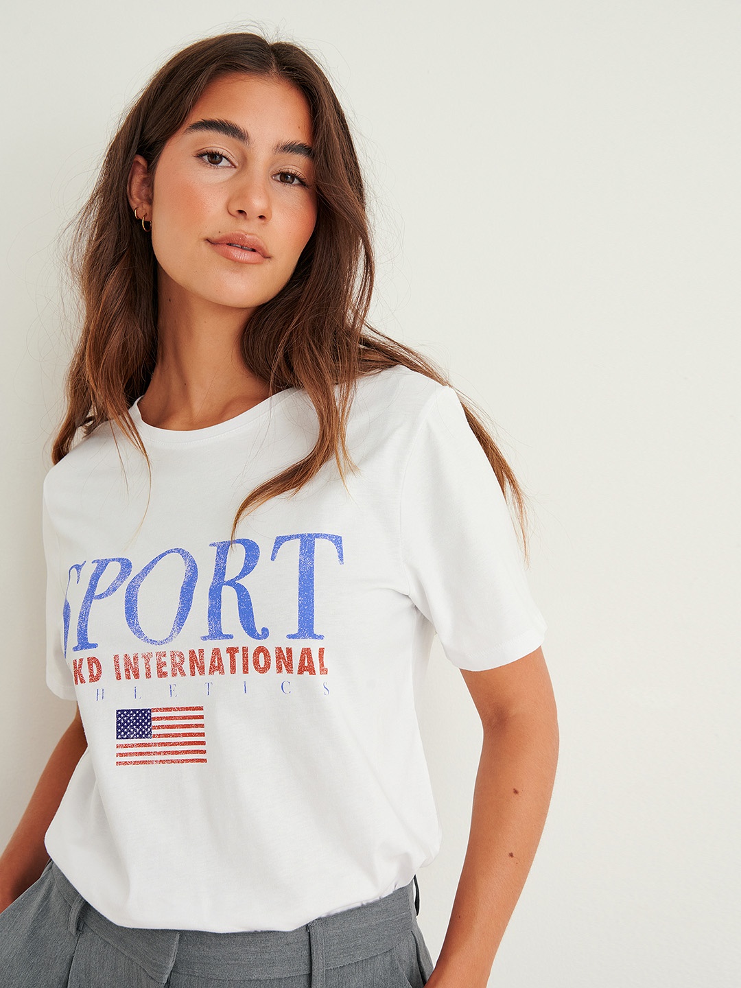 

NA-KD Women White & Blue Typography Printed Organic Cotton T-shirt