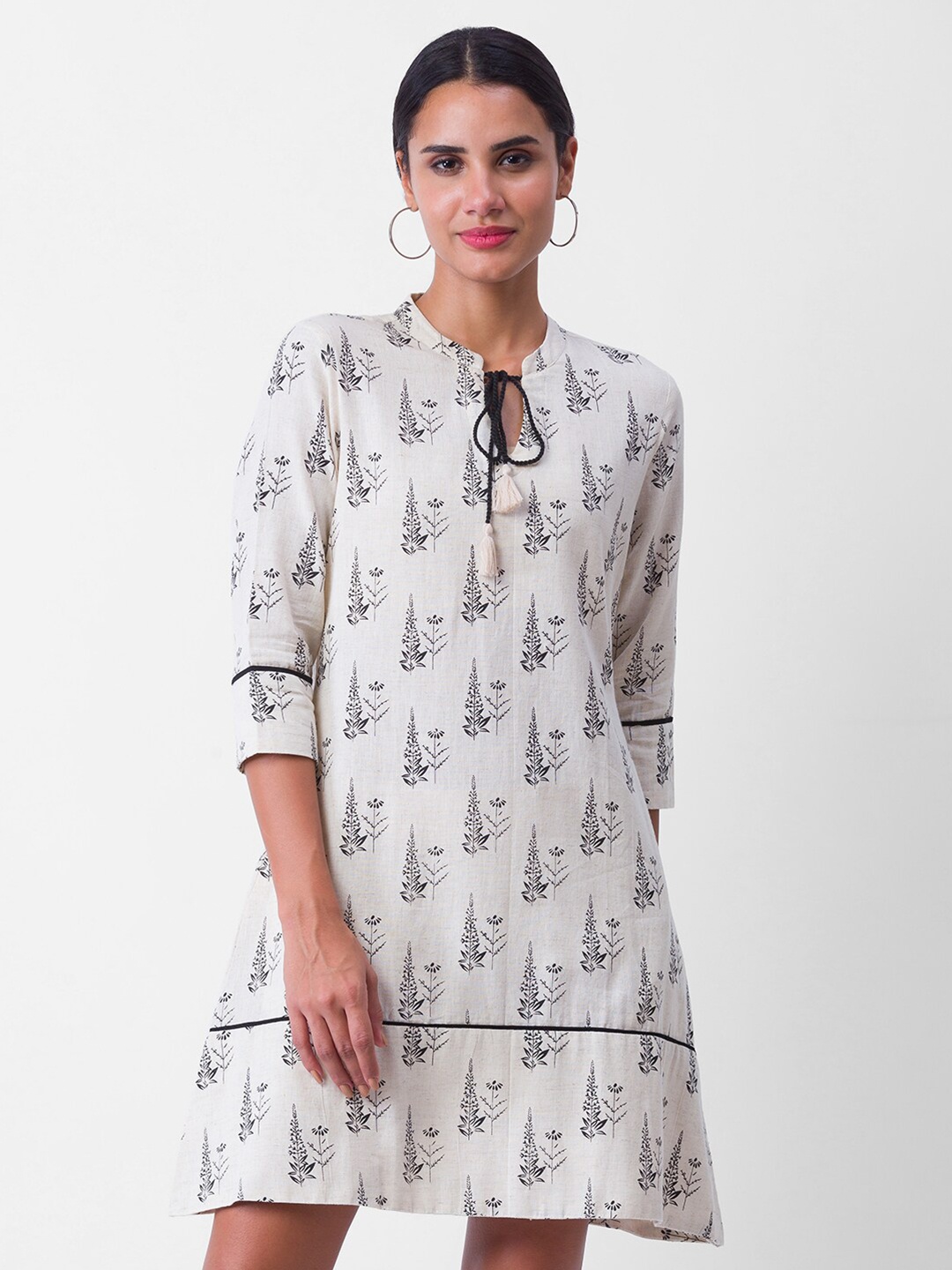 

Globus Off White Ethnic Motifs Tie-Up Neck Dress