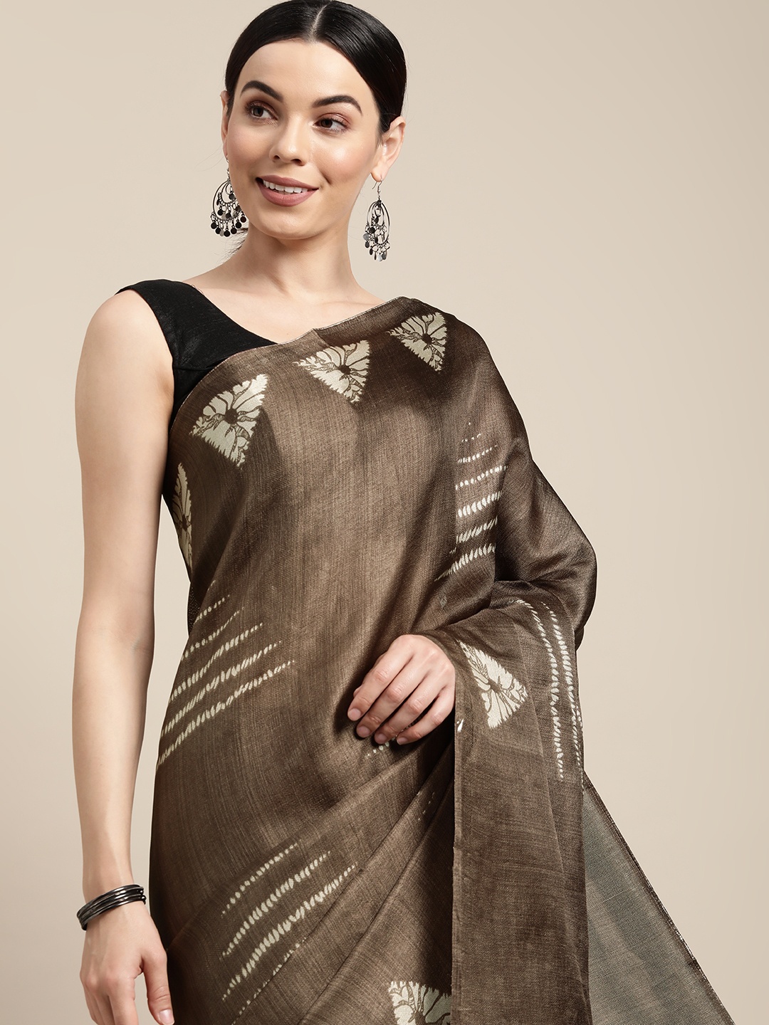 

SANGAM PRINTS Brown & White Printed Cotton Blend Saree