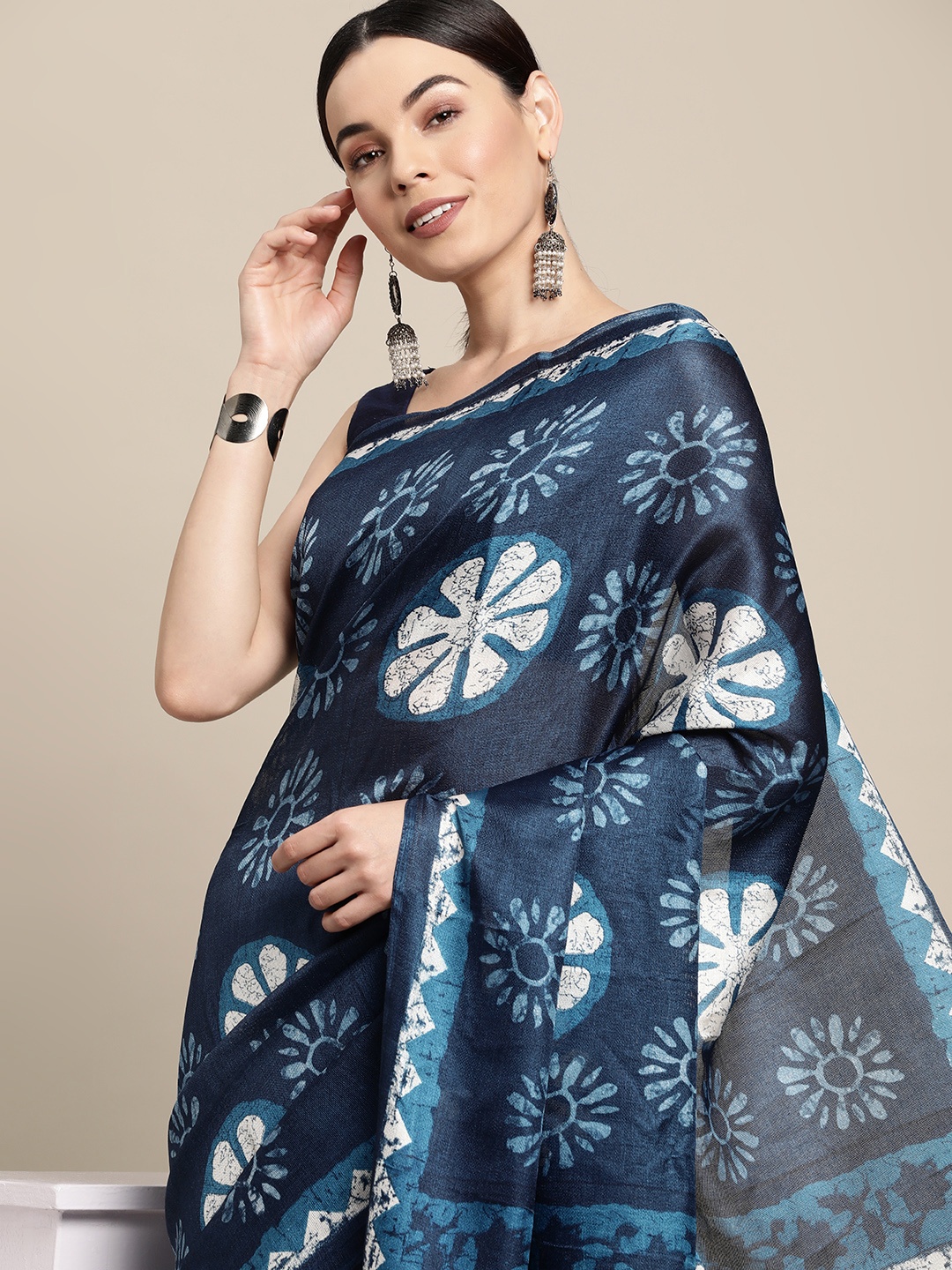 

SANGAM PRINTS Blue & White Ethnic Motifs Cotton Blend Saree