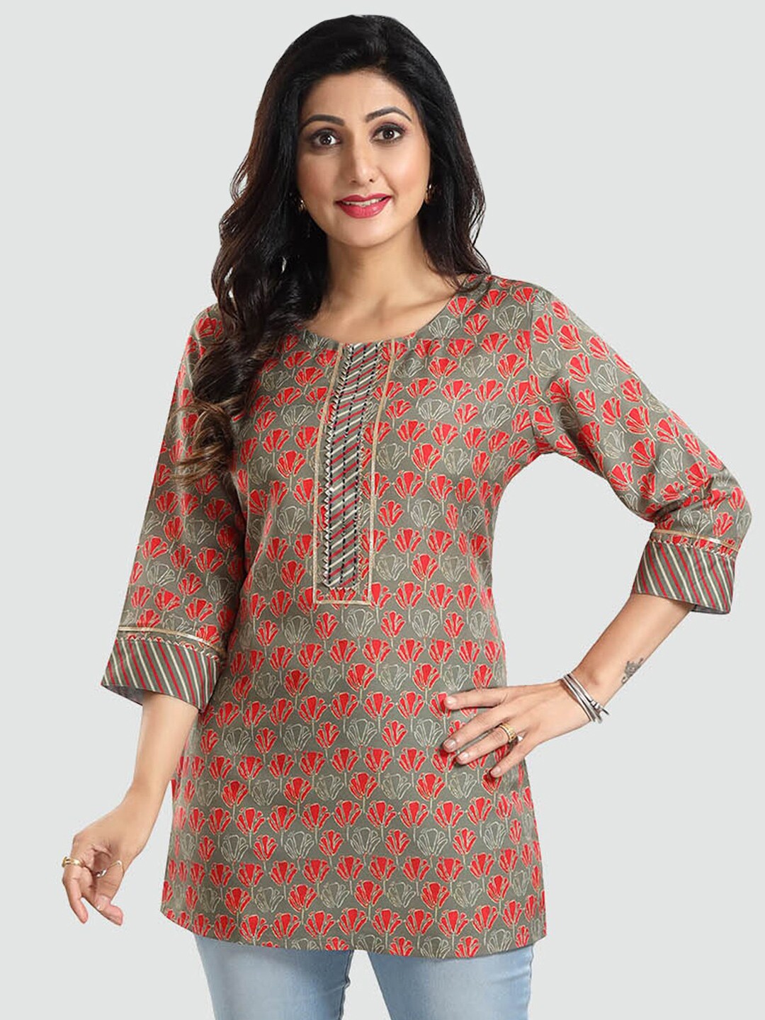 

Saree Swarg Green Floral Printed Short Kurti
