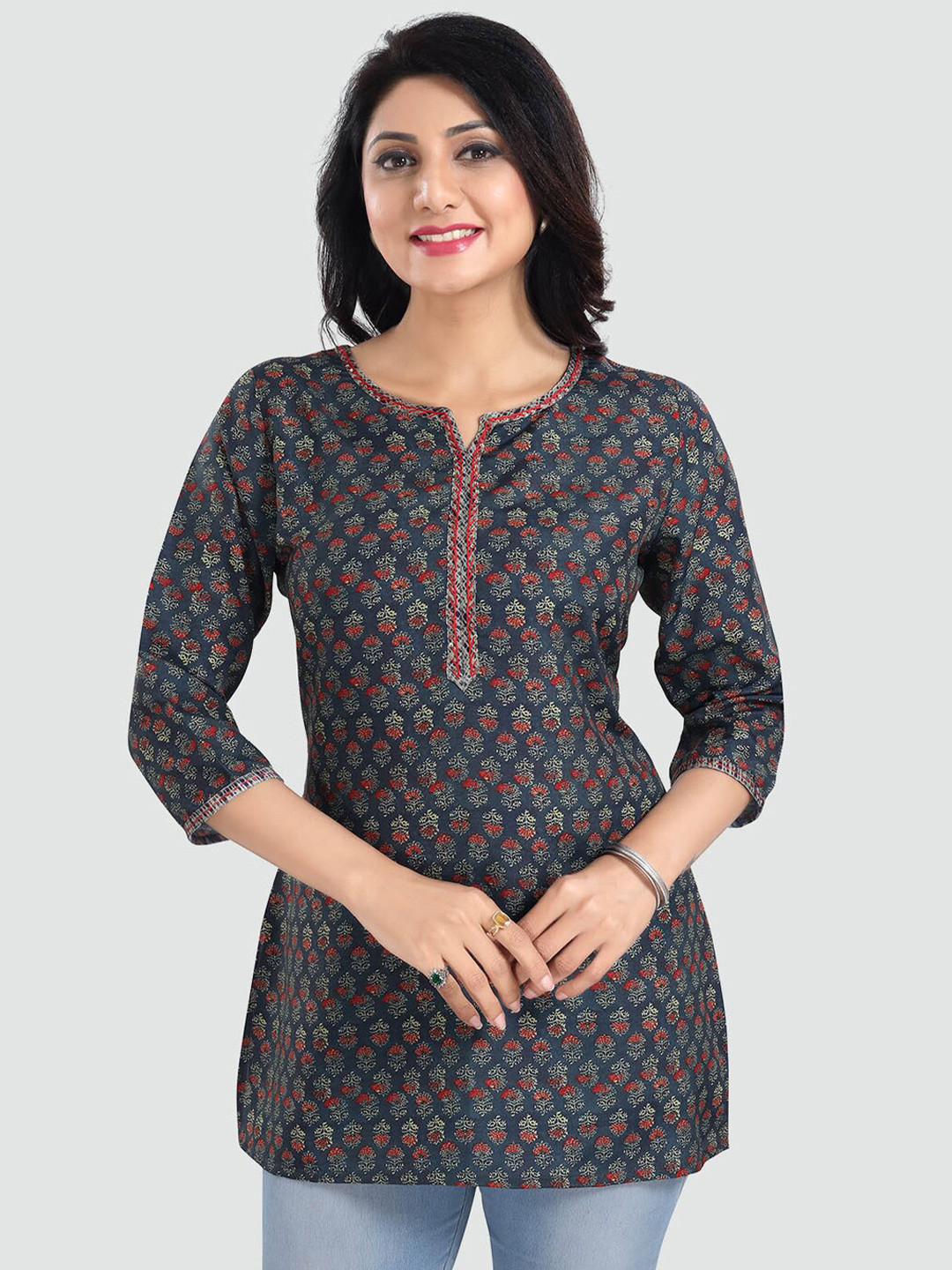 

Saree Swarg Navy Blue & Red Geometric Printed Kurti