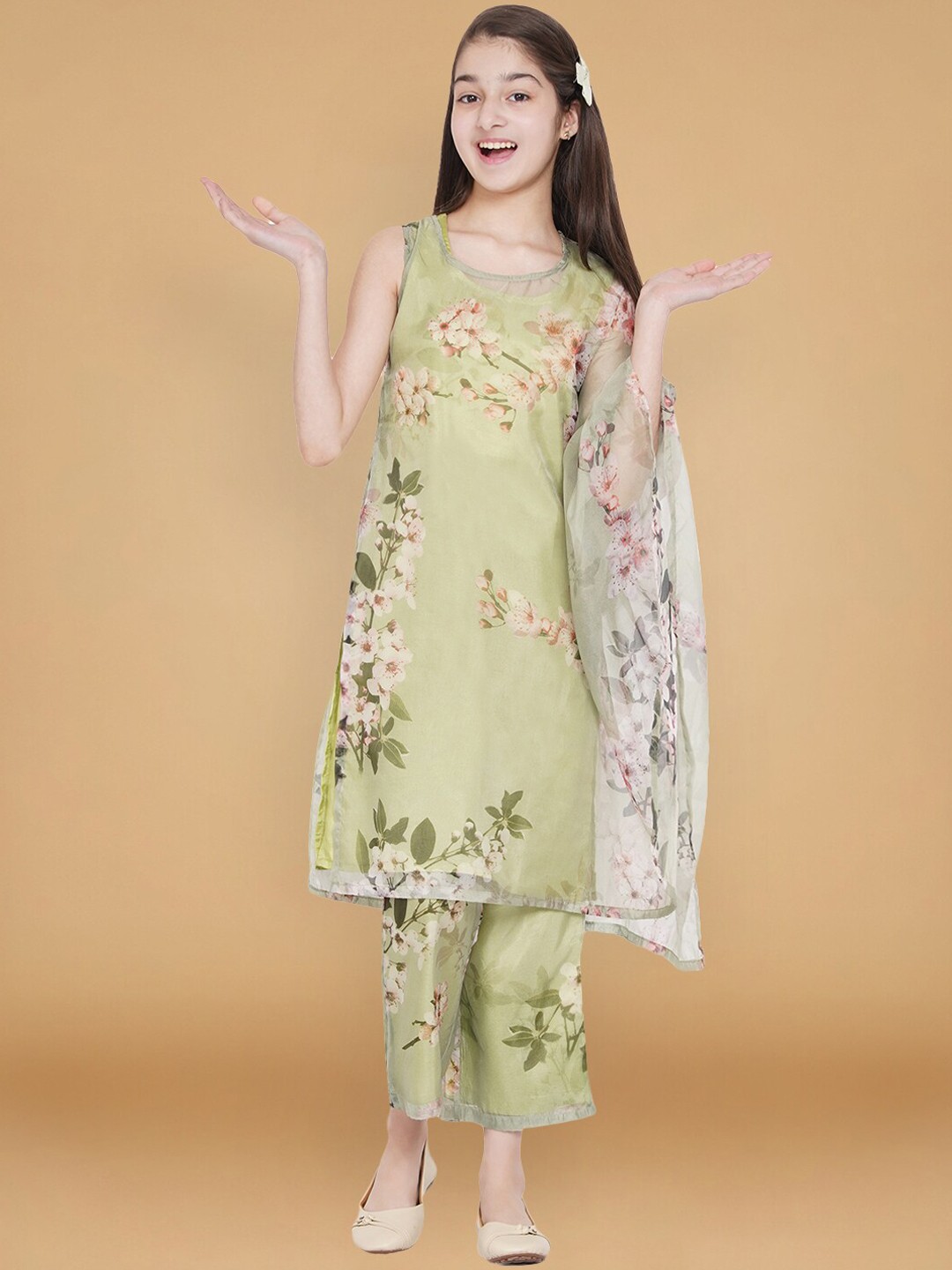 

titliyan Girls Green Floral Embroidered Pleated Kurti with Trousers & With Dupatta