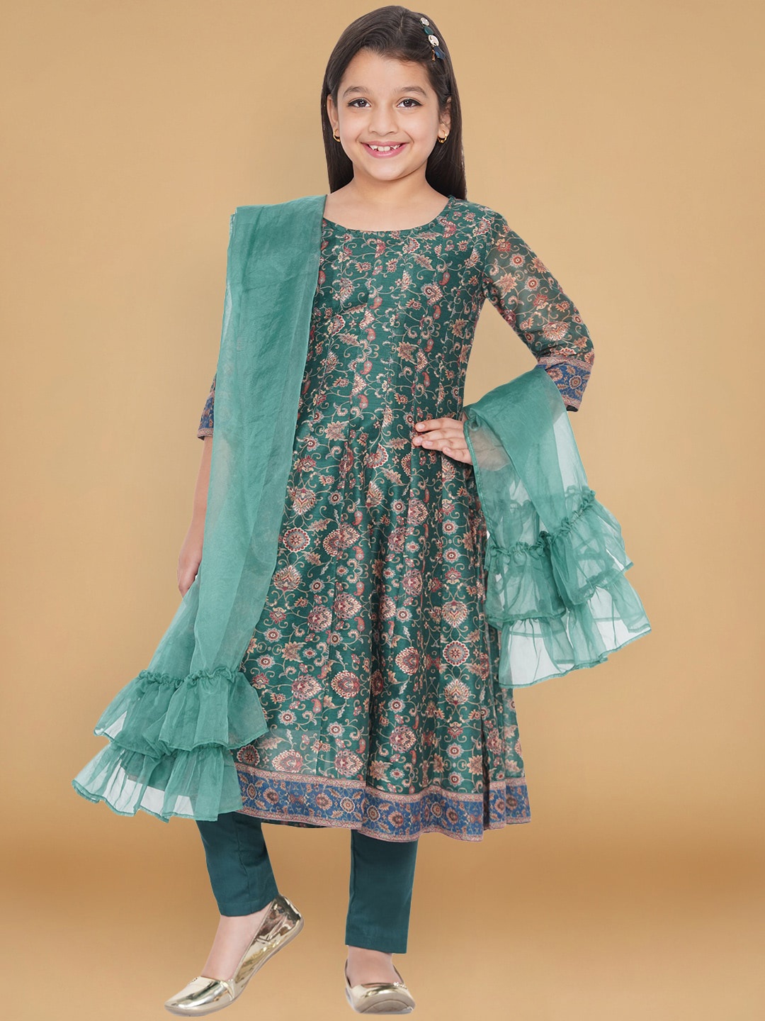 

titliyan Girls Green Floral Tiered Chanderi Silk Kurti with Trousers & With Dupatta