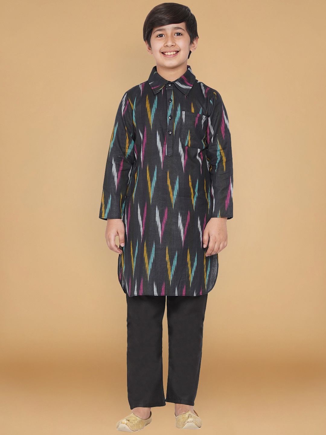 

titliyan Boys Black Striped Angrakha Pure Cotton Kurti with Pyjamas