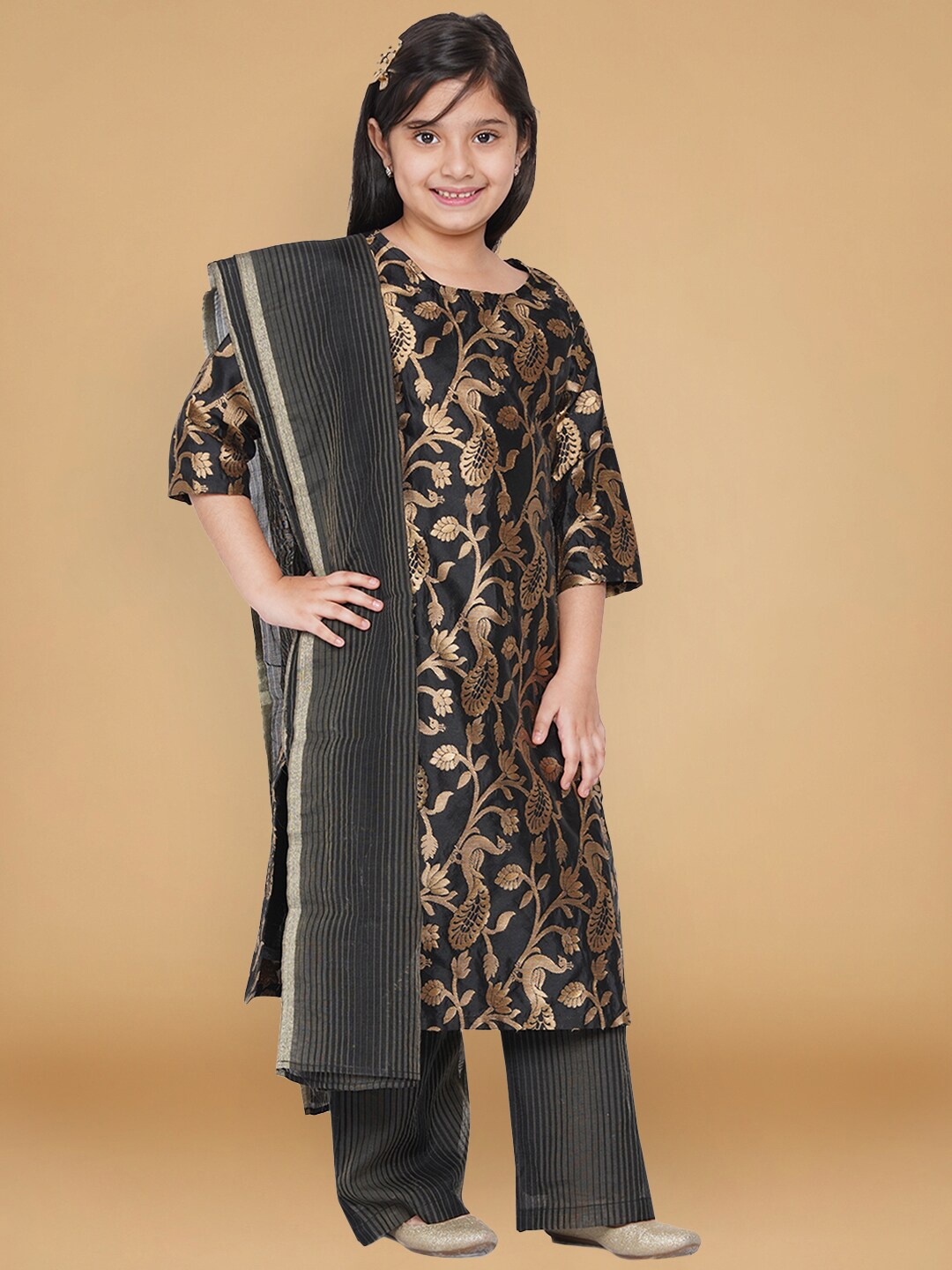 

titliyan Girls Black Embroidered Panelled Kurti with Trousers & With Dupatta